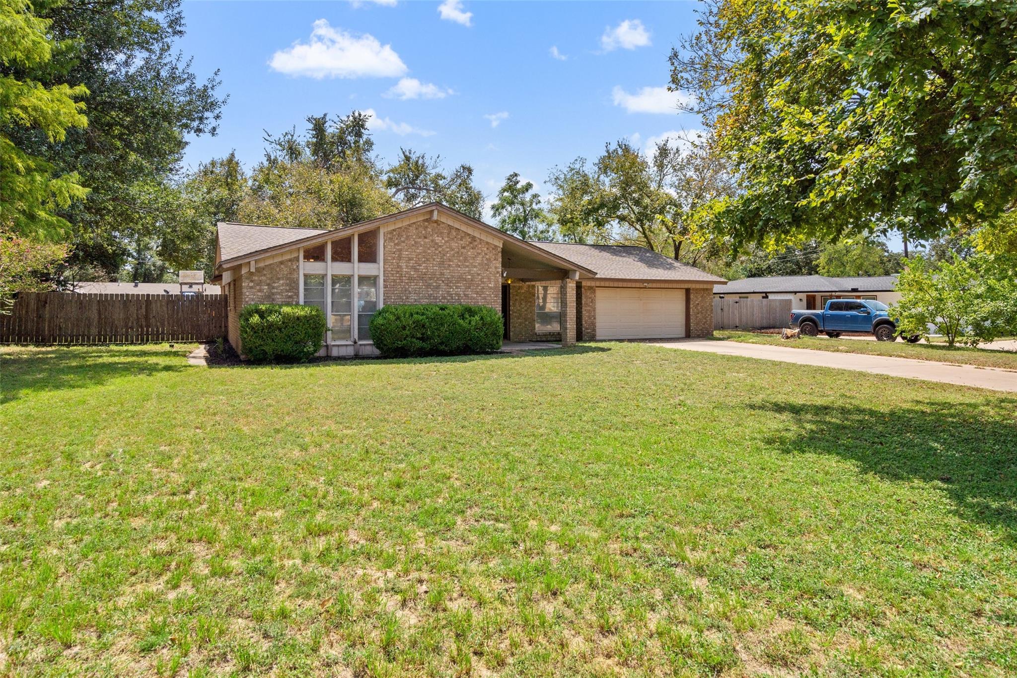 2203 Murray Ave Property Photo 4