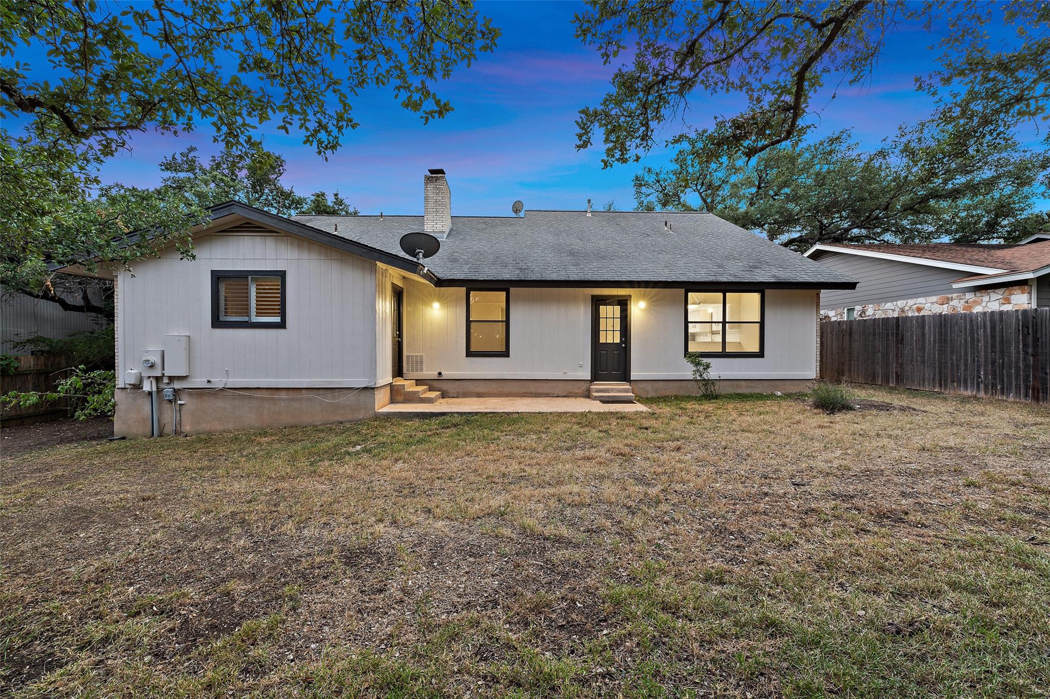 6700 Colina Ln Property Photo 3