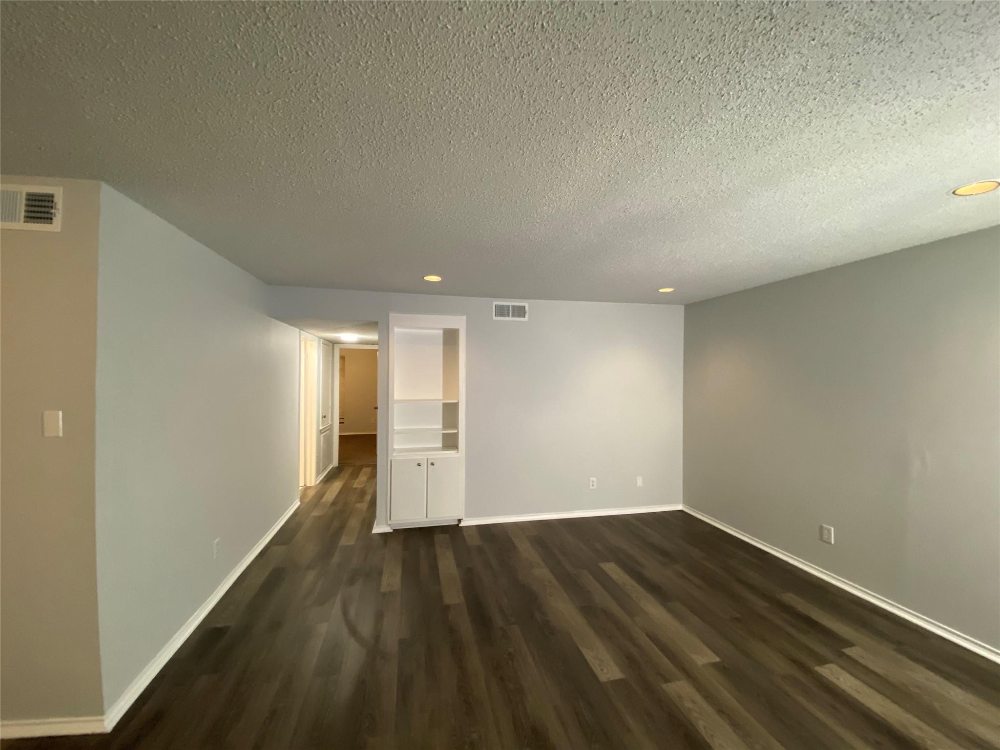 2401 Leon St 201 Property Photo 4