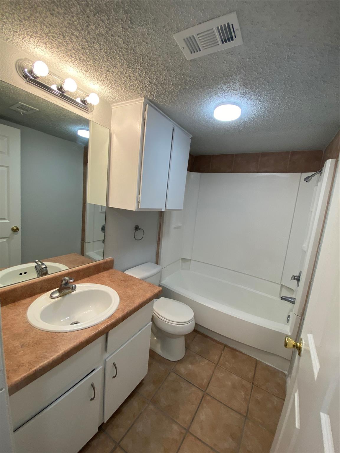 2401 Leon St 201 Property Photo 10