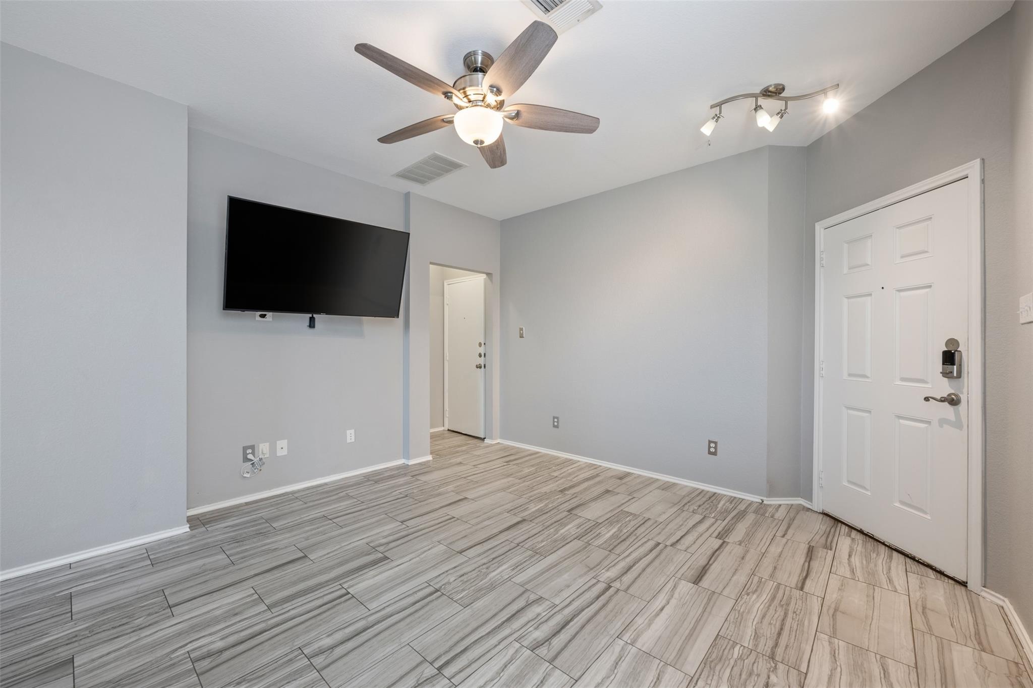 14524 Charles Dickens Dr A Property Photo 4