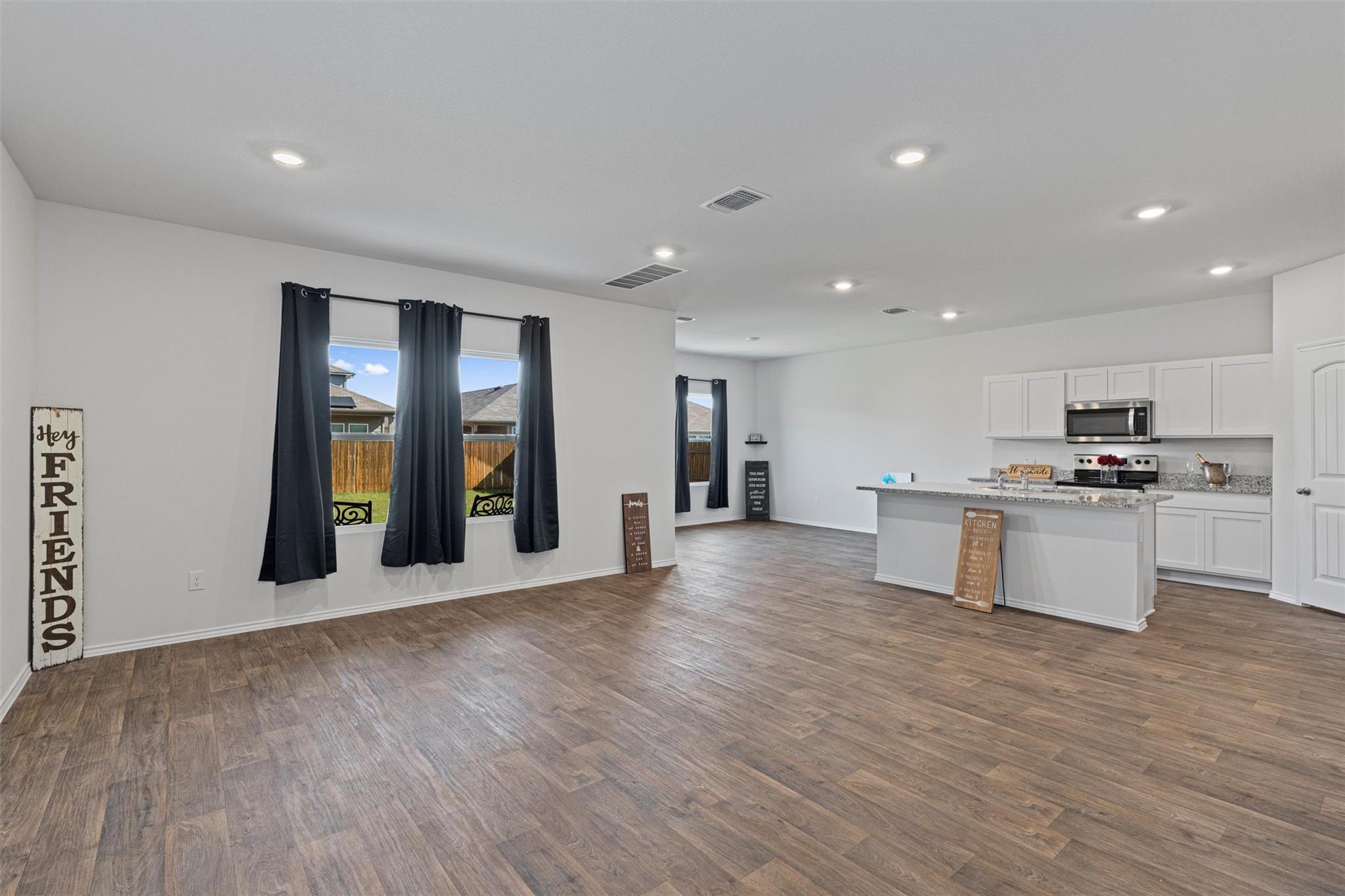 11104 Roving Pass Property Photo 1