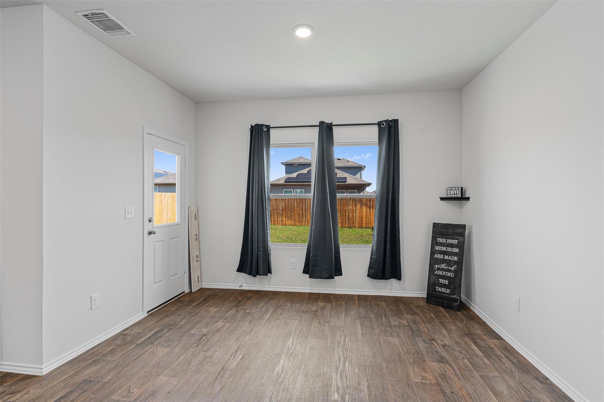 11104 Roving Pass Property Photo 7