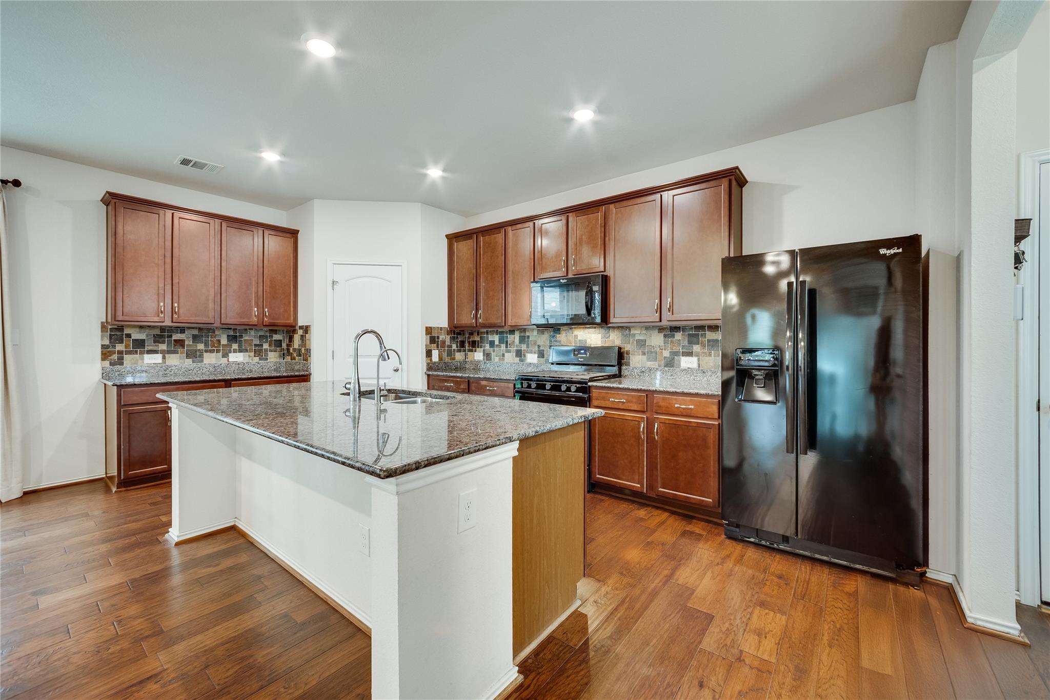 2109 Hat Bender Loop Property Photo 9