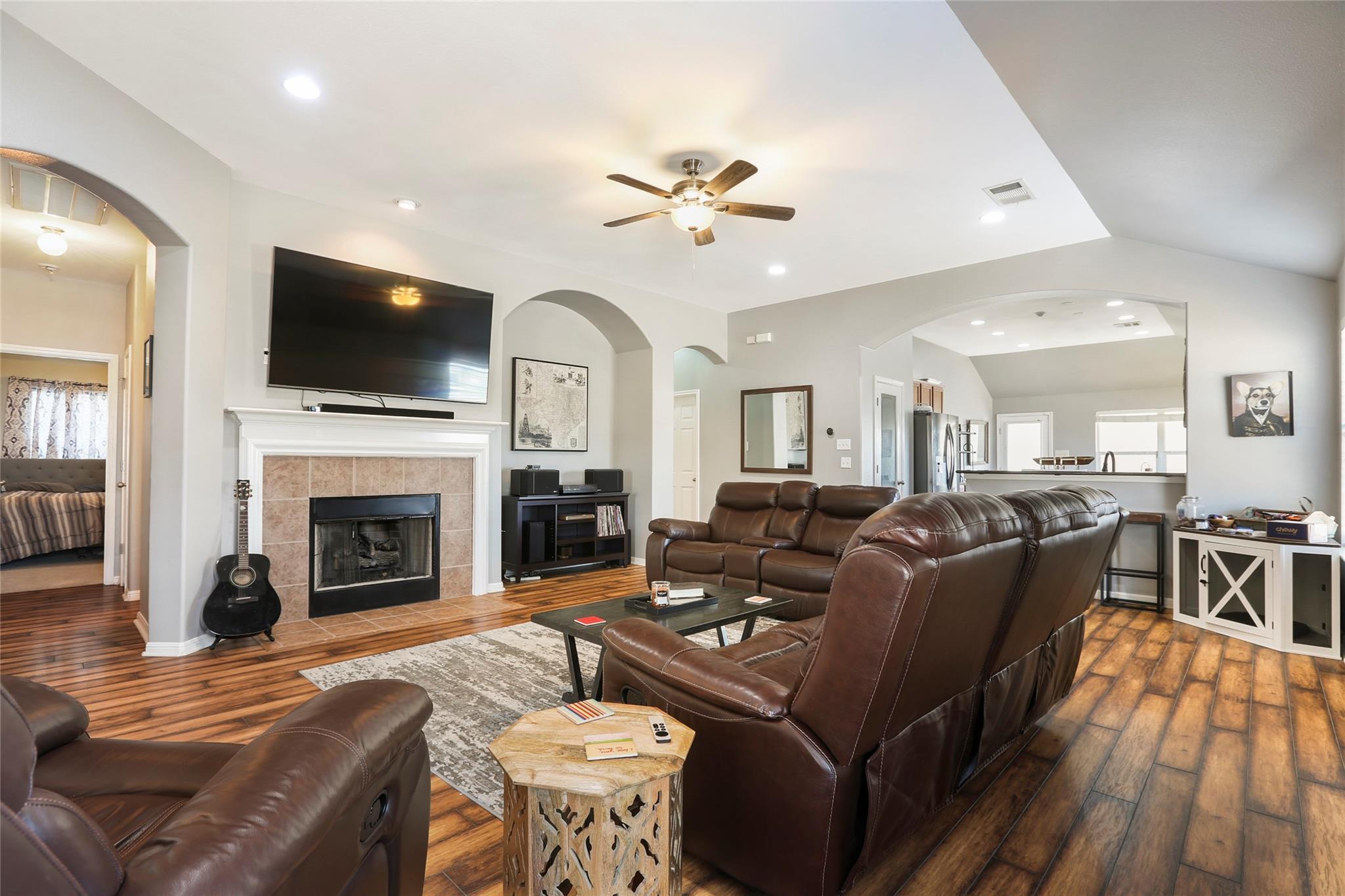 18601 Sandy Bottom Dr Property Photo 3