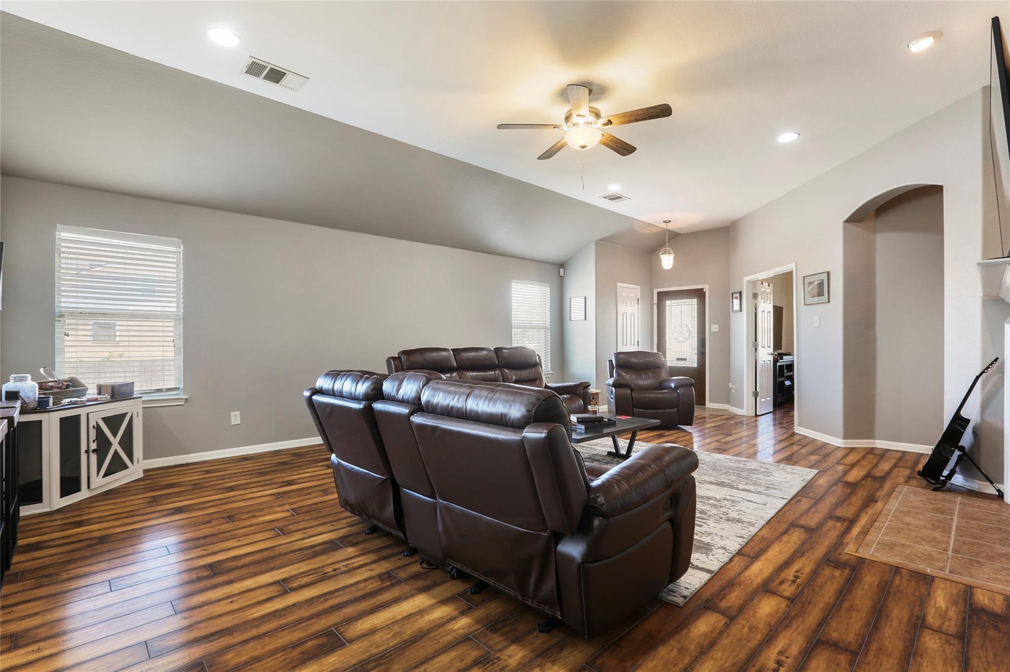 18601 Sandy Bottom Dr Property Photo 5