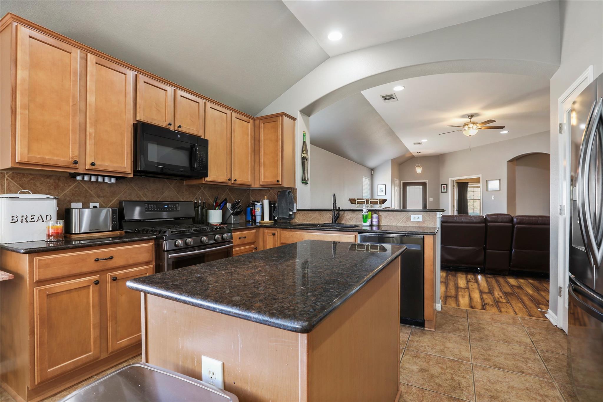 18601 Sandy Bottom Dr Property Photo 9