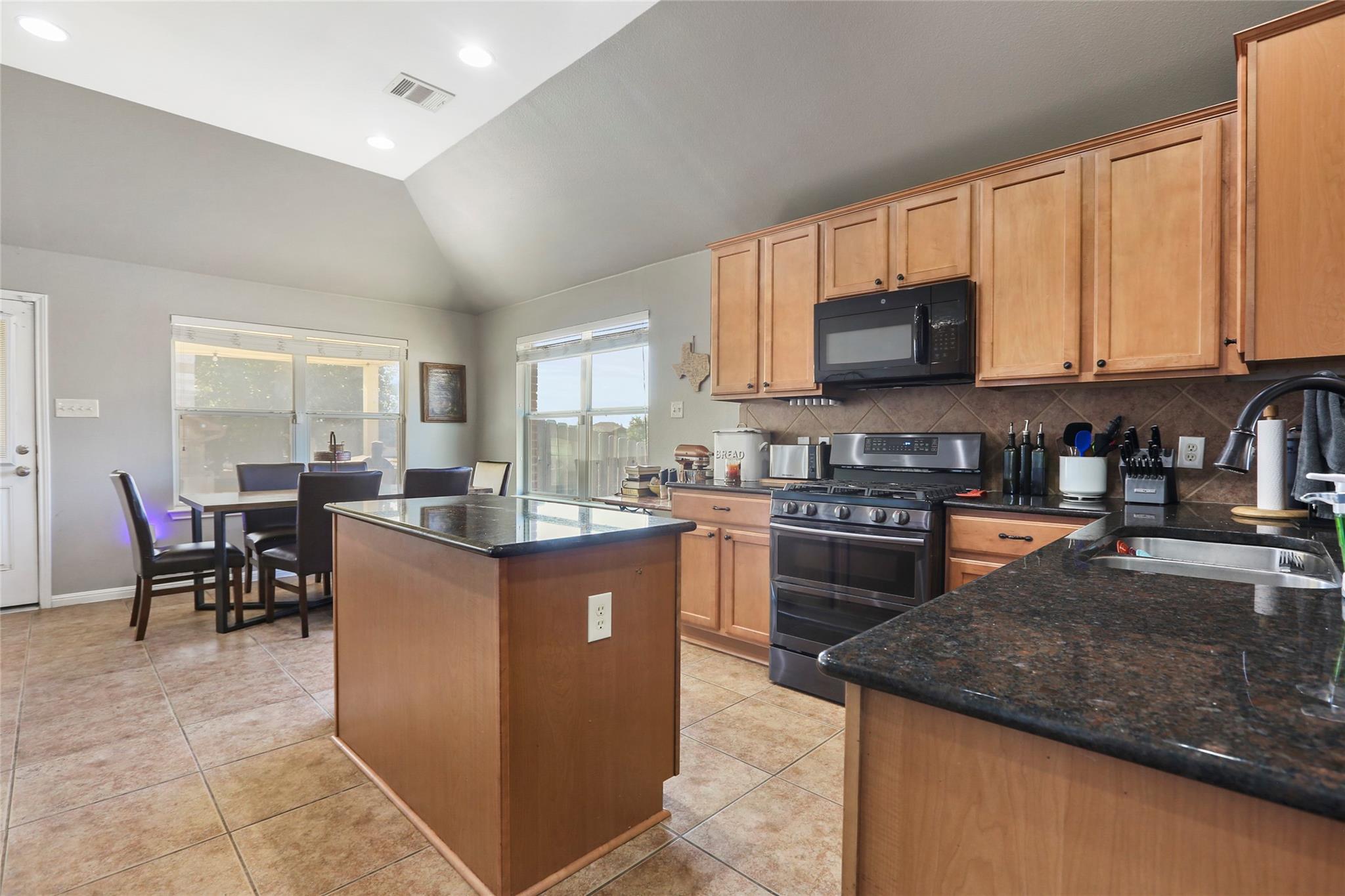 18601 Sandy Bottom Dr Property Photo 10