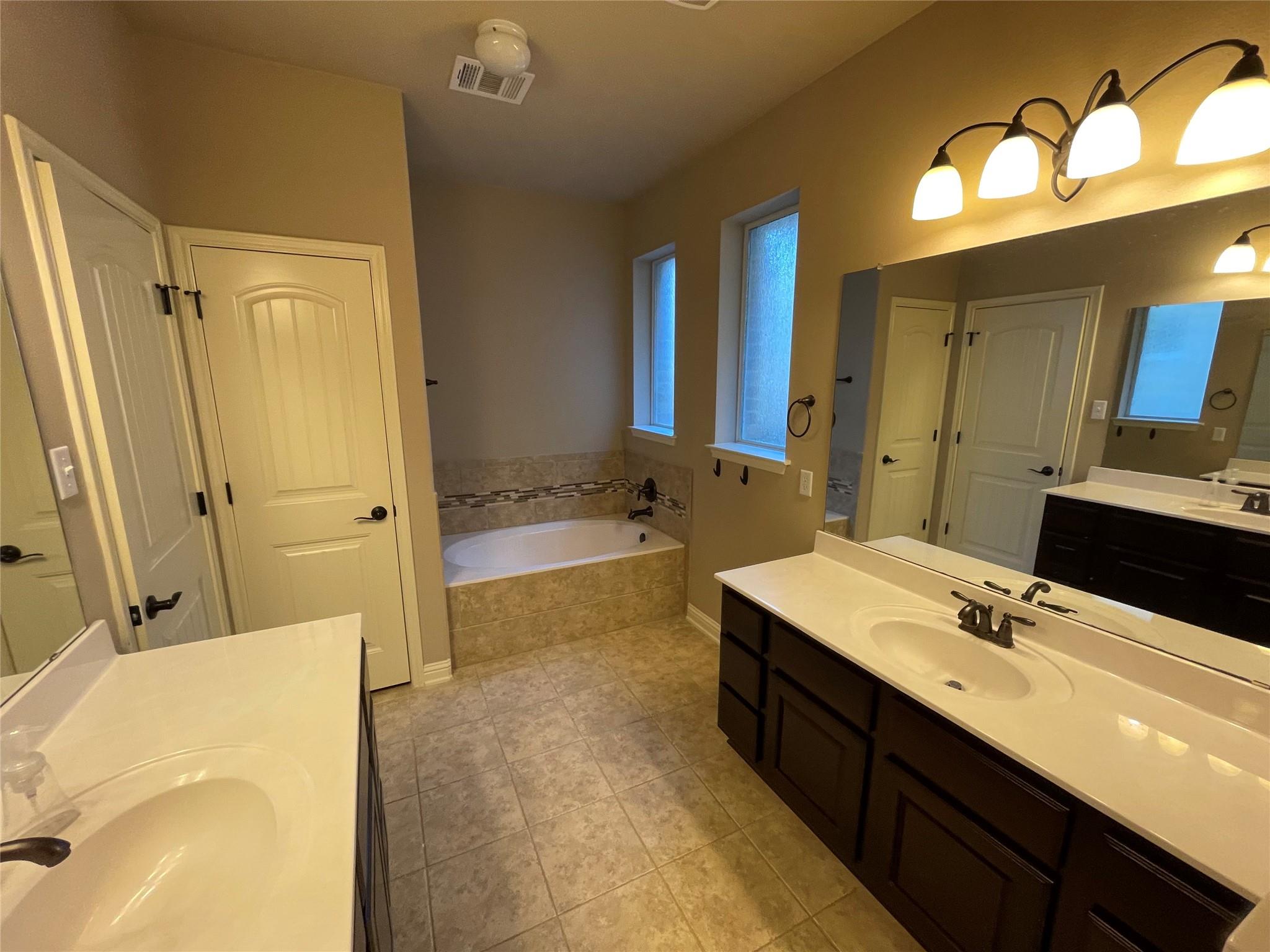 513 Spanish Mustang Dr Property Photo 4