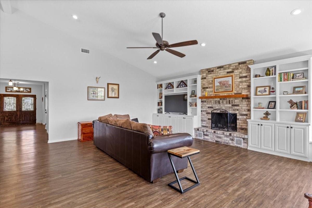 1883 Watterson Rd Property Photo 8