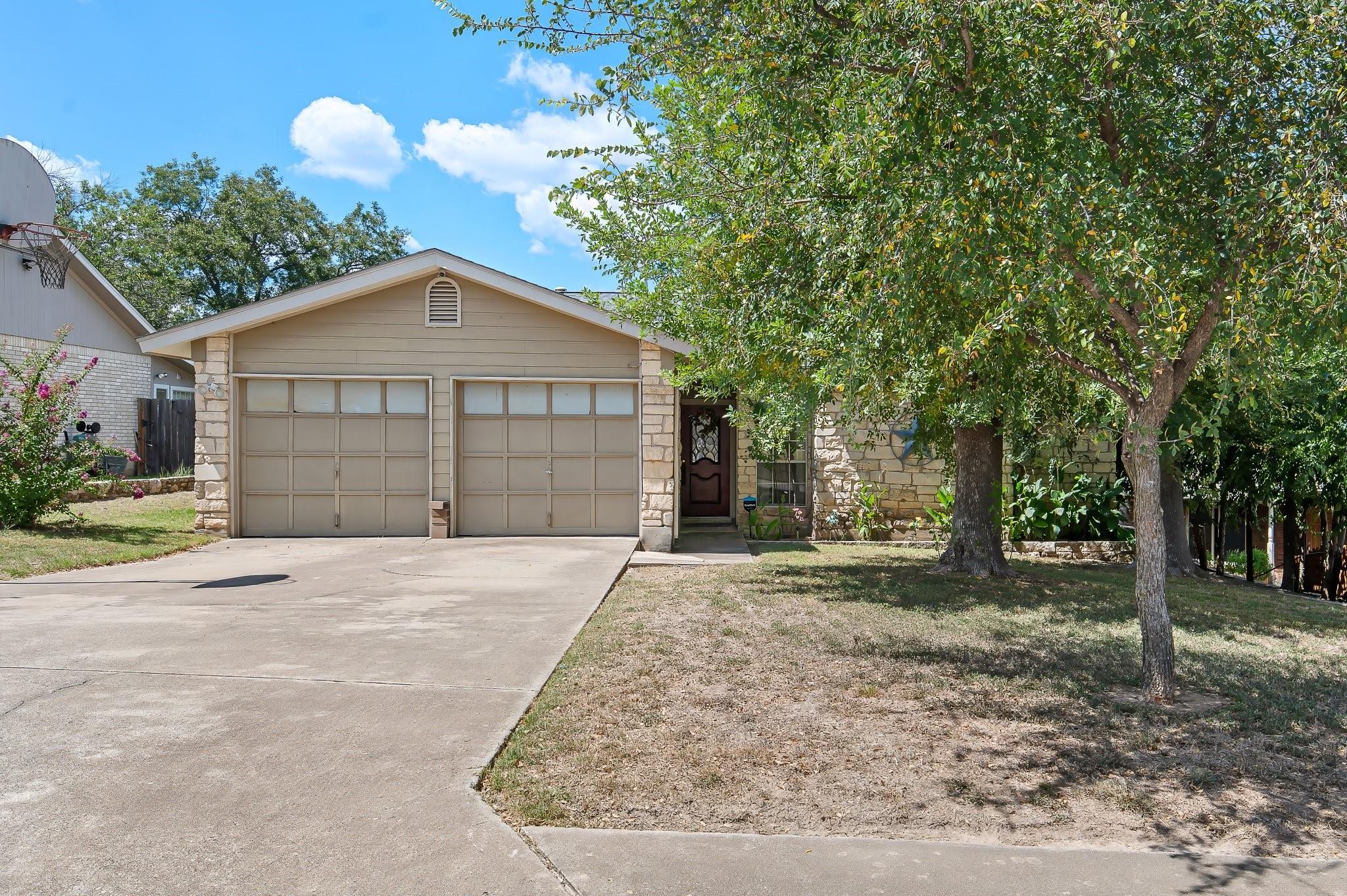 411 Oat Meadow Dr Property Photo 2