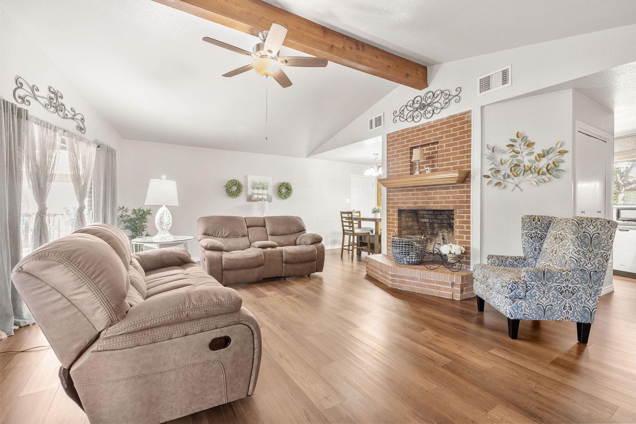 1106 Live Oak Dr Property Photo 4
