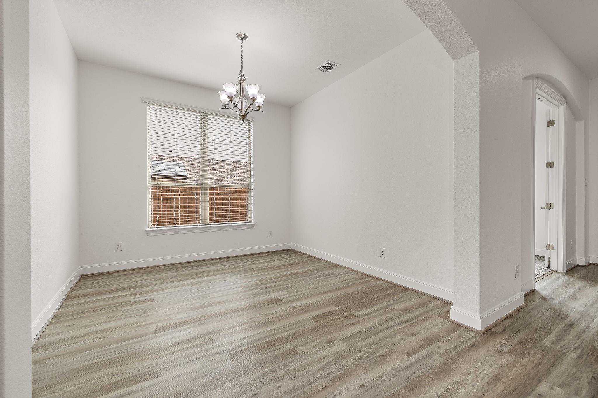 3704 Eva Marie Ct Property Photo 4