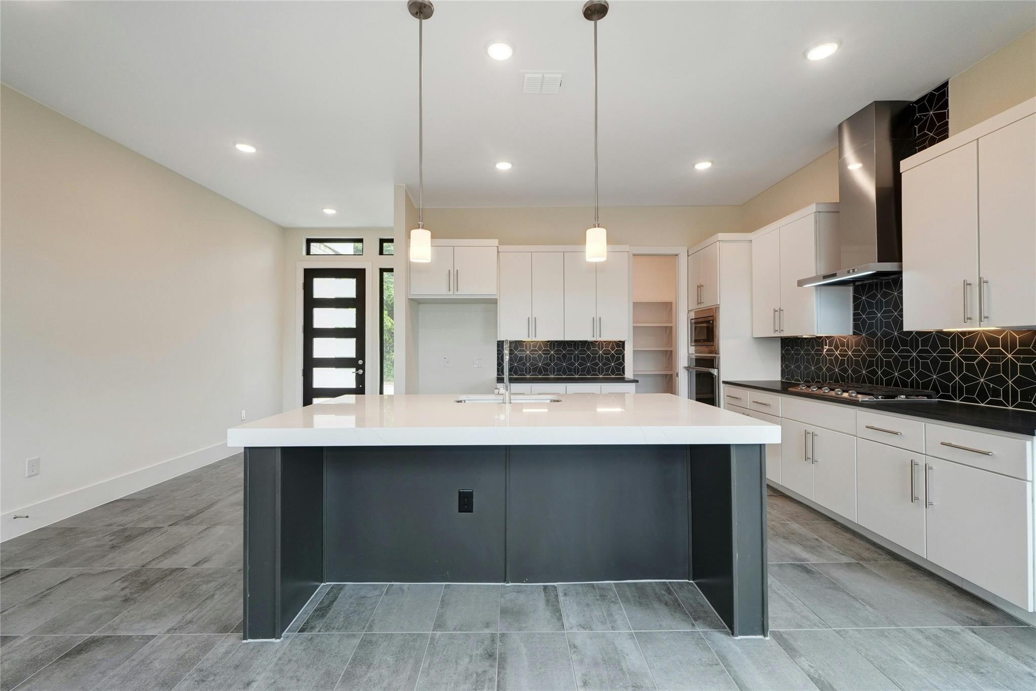 16308 Sydney Carol Ln Property Photo 8