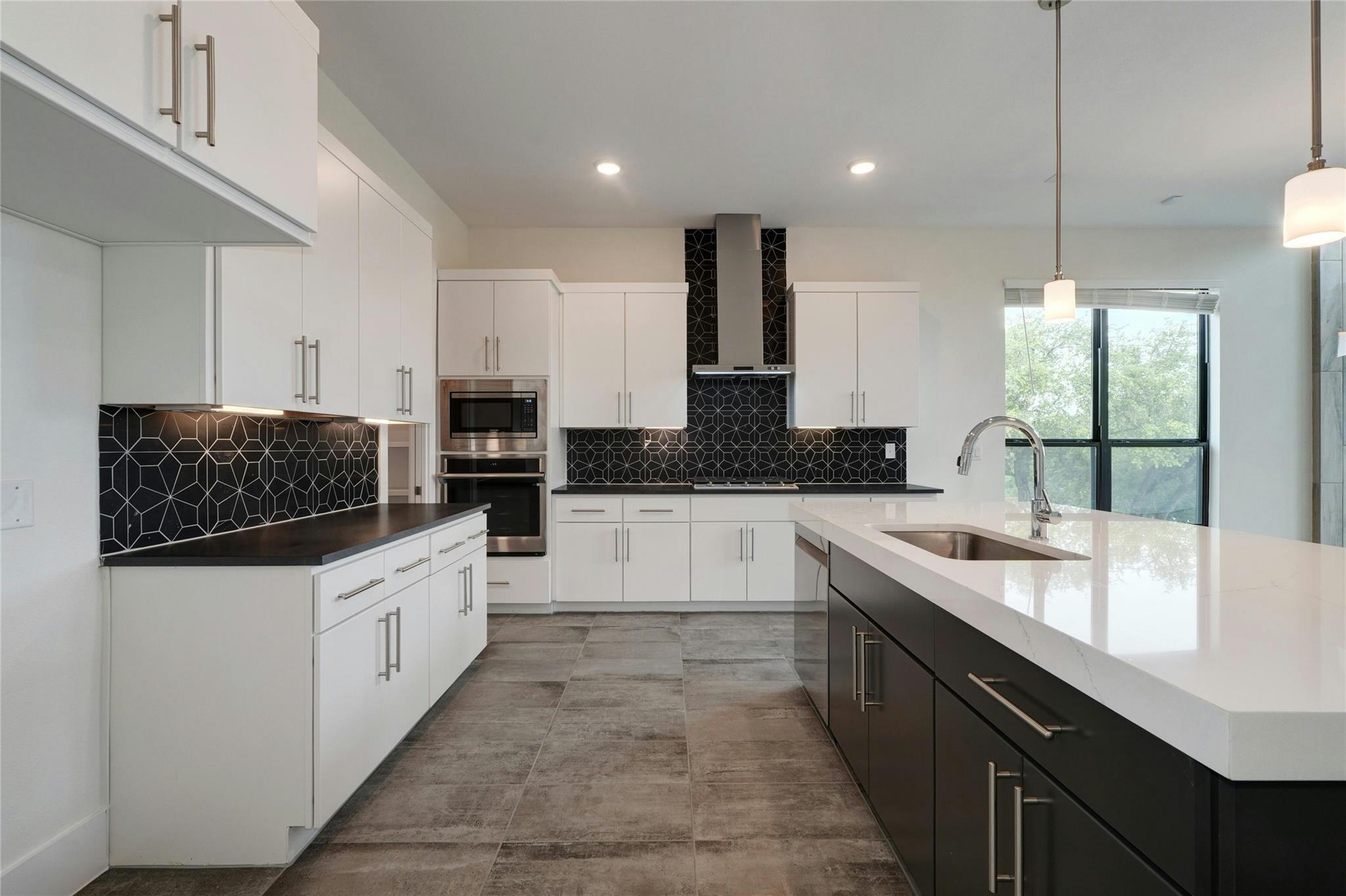 16308 Sydney Carol Ln Property Photo 10