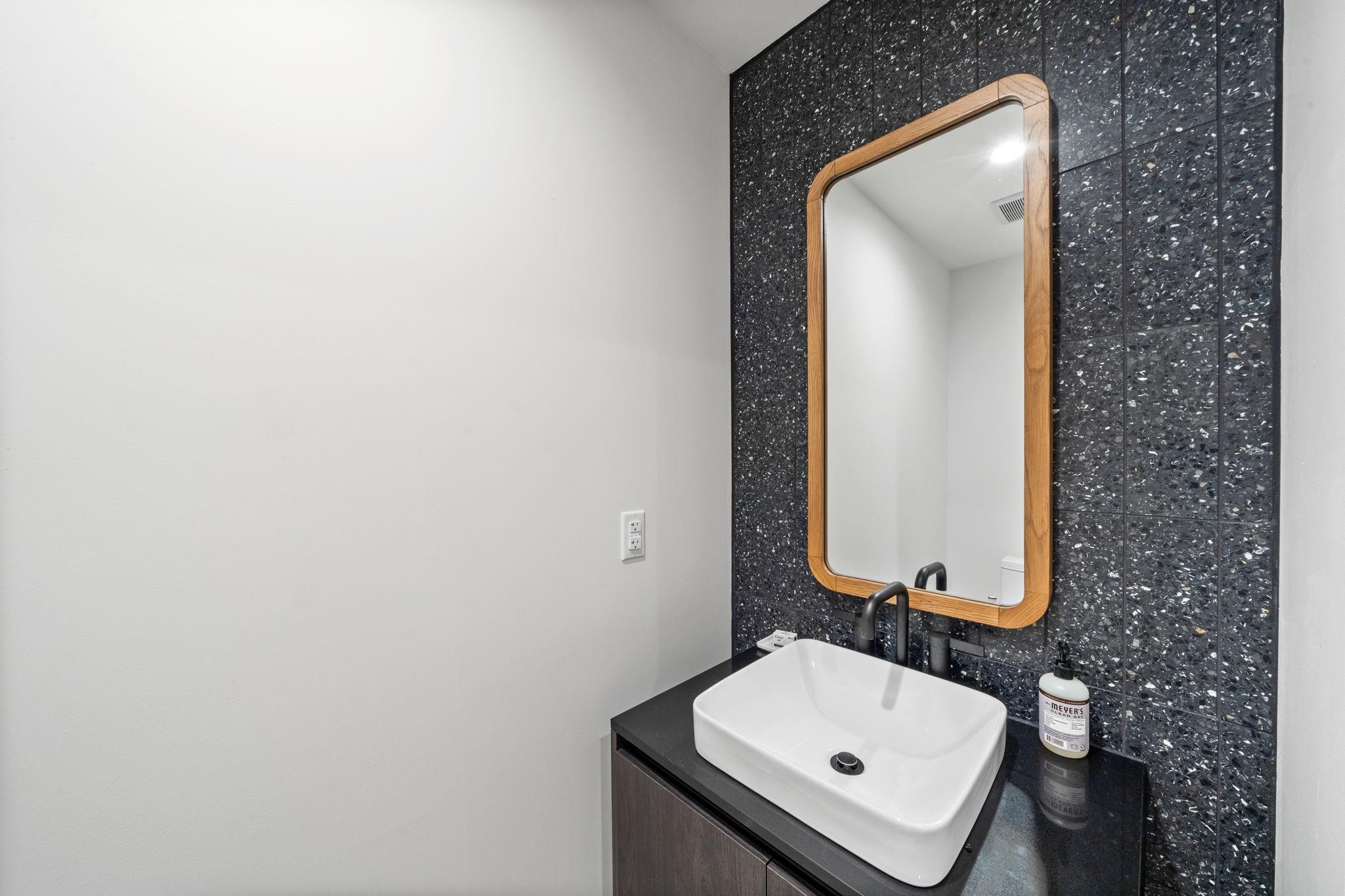 48 East Ave 2511 Property Photo 18