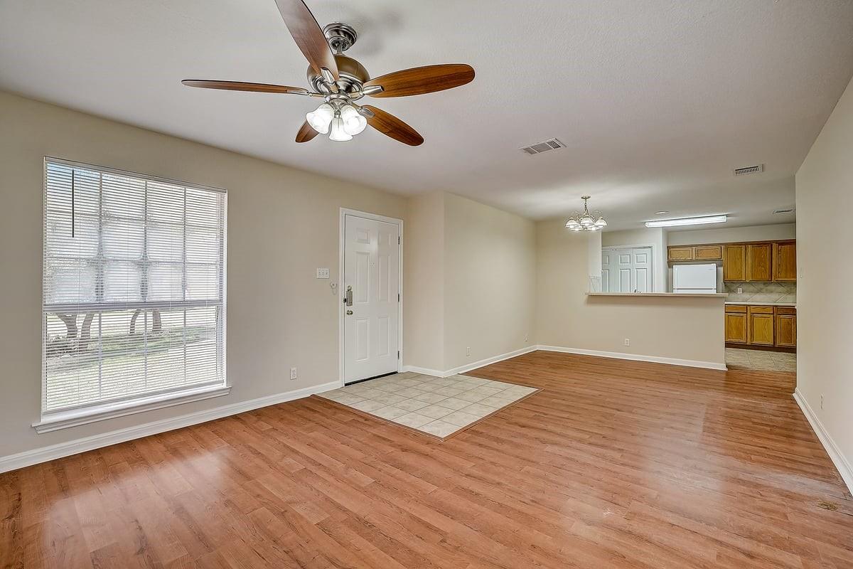 21633 Boggy Ford Rd Property Photo 5