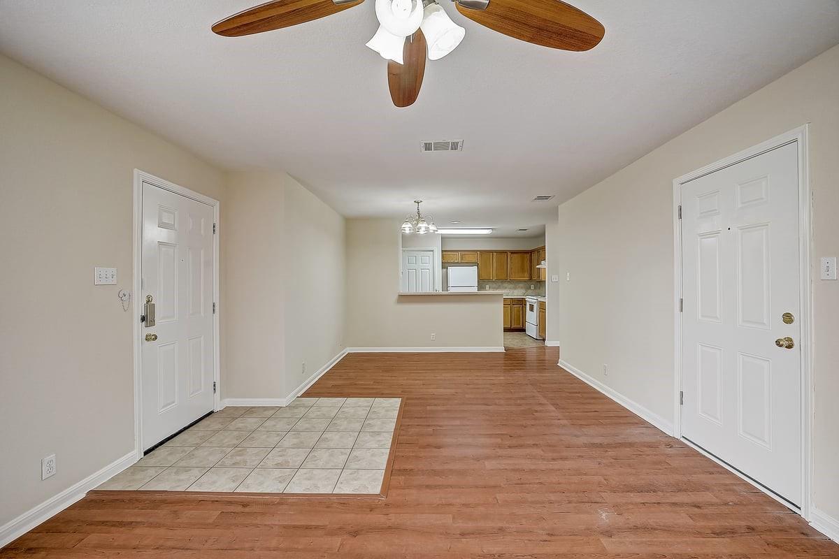 21633 Boggy Ford Rd Property Photo 7