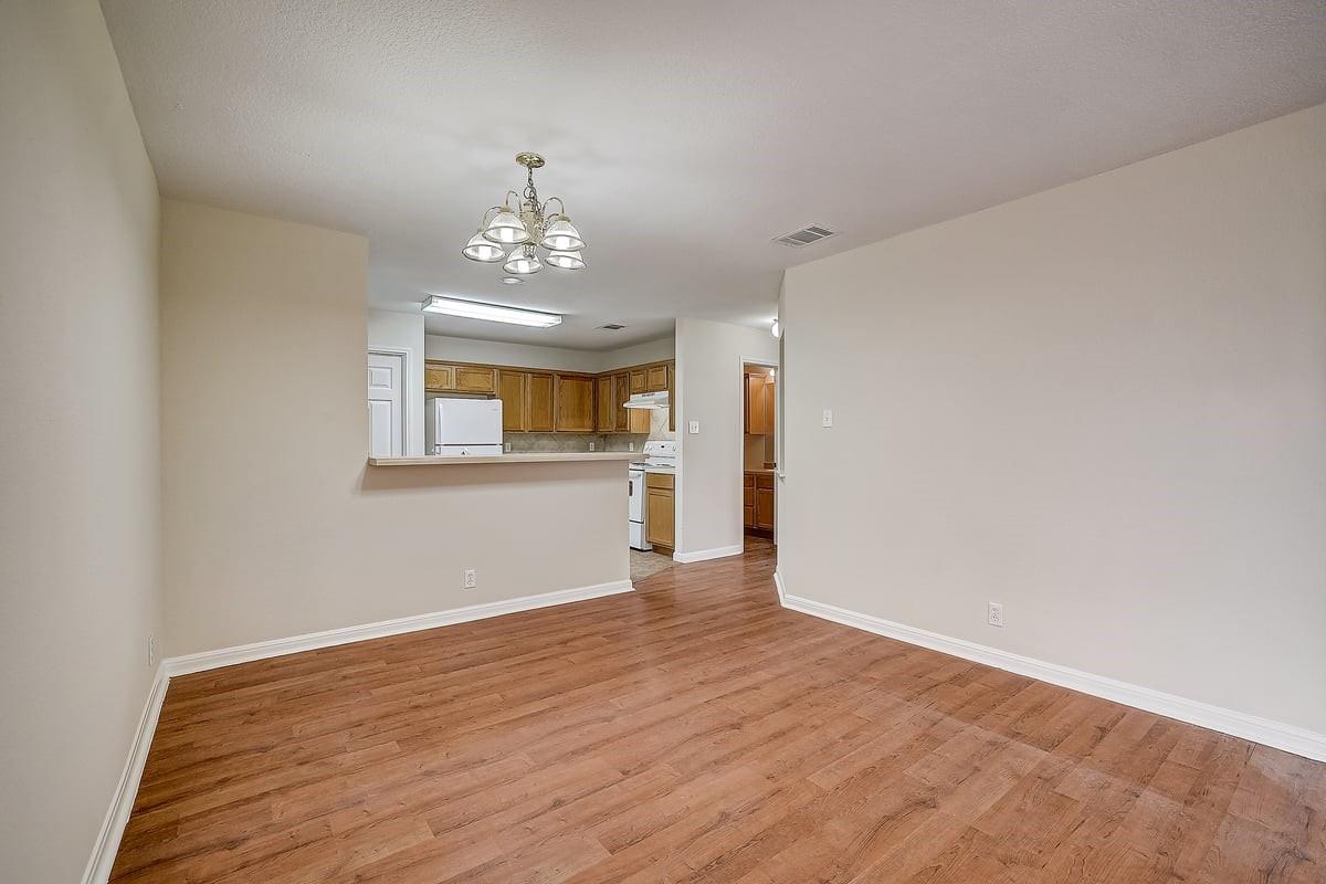 21633 Boggy Ford Rd Property Photo 8