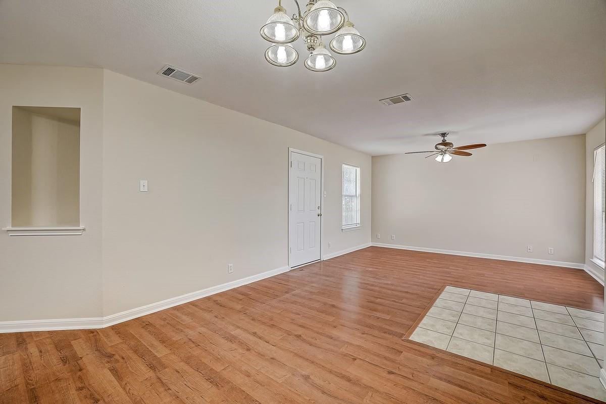 21633 Boggy Ford Rd Property Photo 10