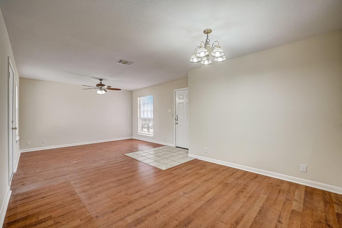 21633 Boggy Ford Rd Property Photo 11