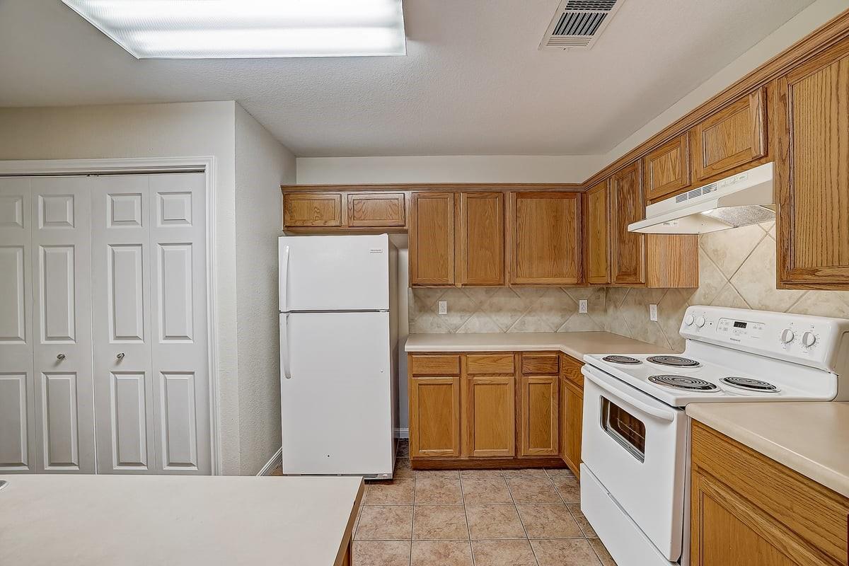21633 Boggy Ford Rd Property Photo 14