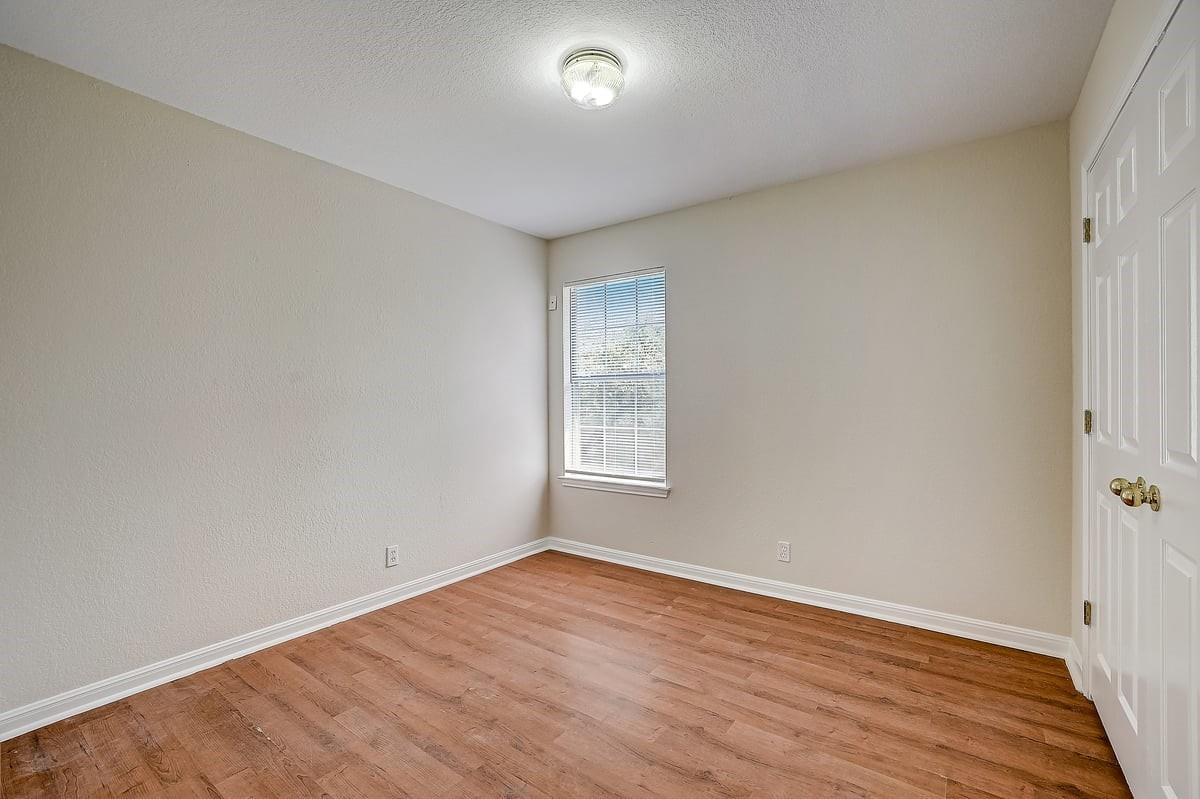 21633 Boggy Ford Rd Property Photo 18
