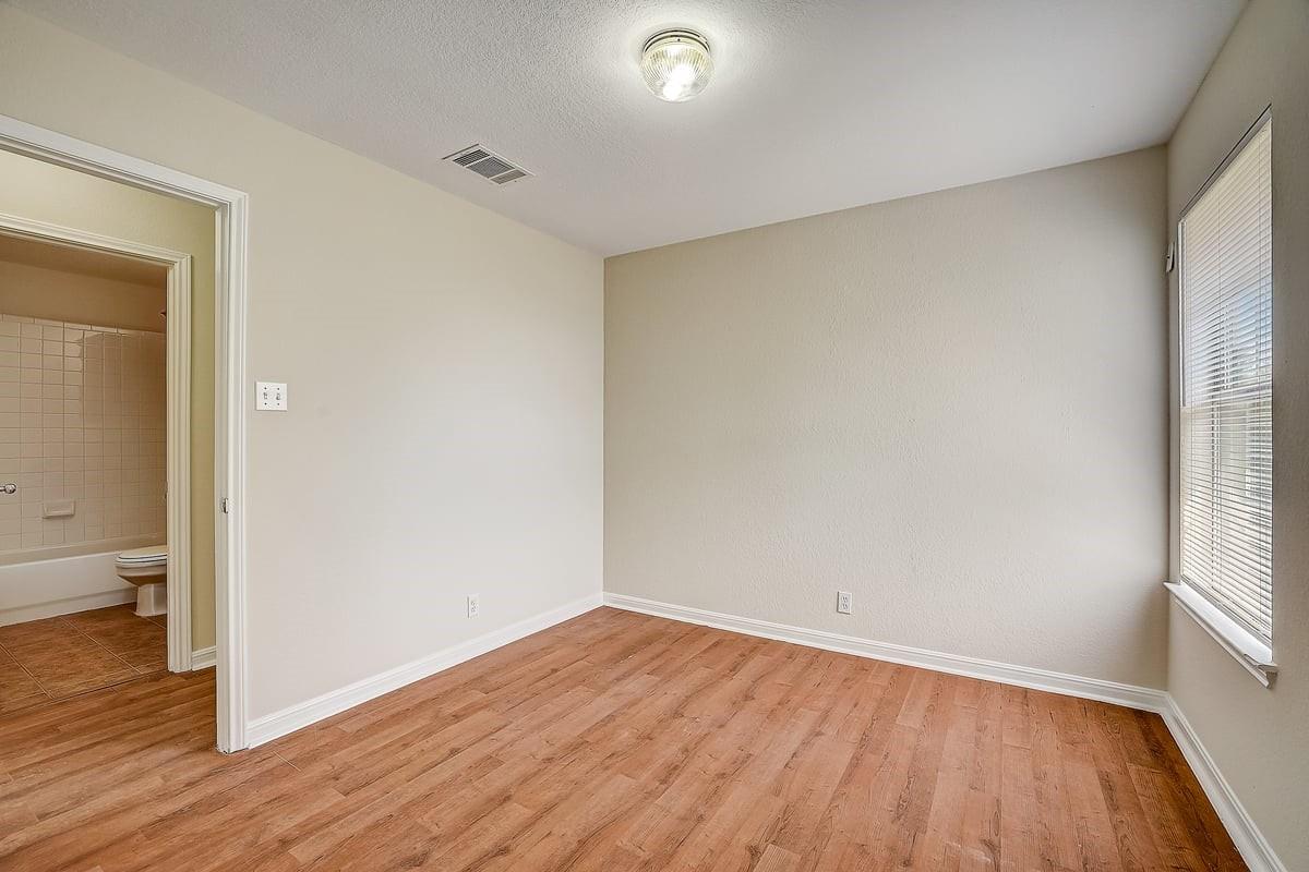 21633 Boggy Ford Rd Property Photo 19