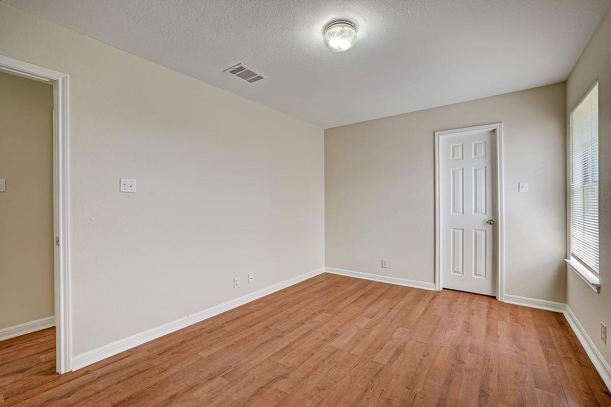 21633 Boggy Ford Rd Property Photo 22