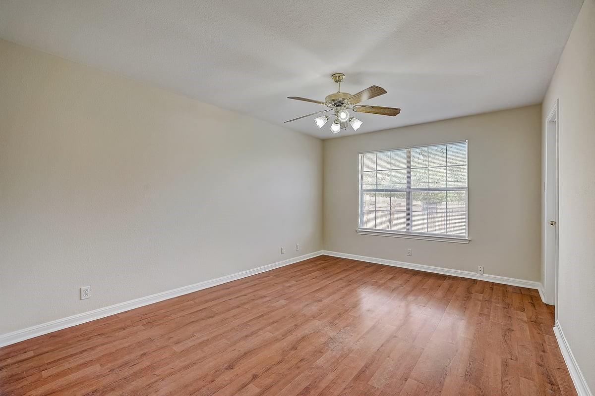 21633 Boggy Ford Rd Property Photo 23