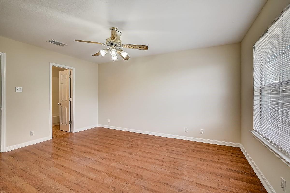21633 Boggy Ford Rd Property Photo 24