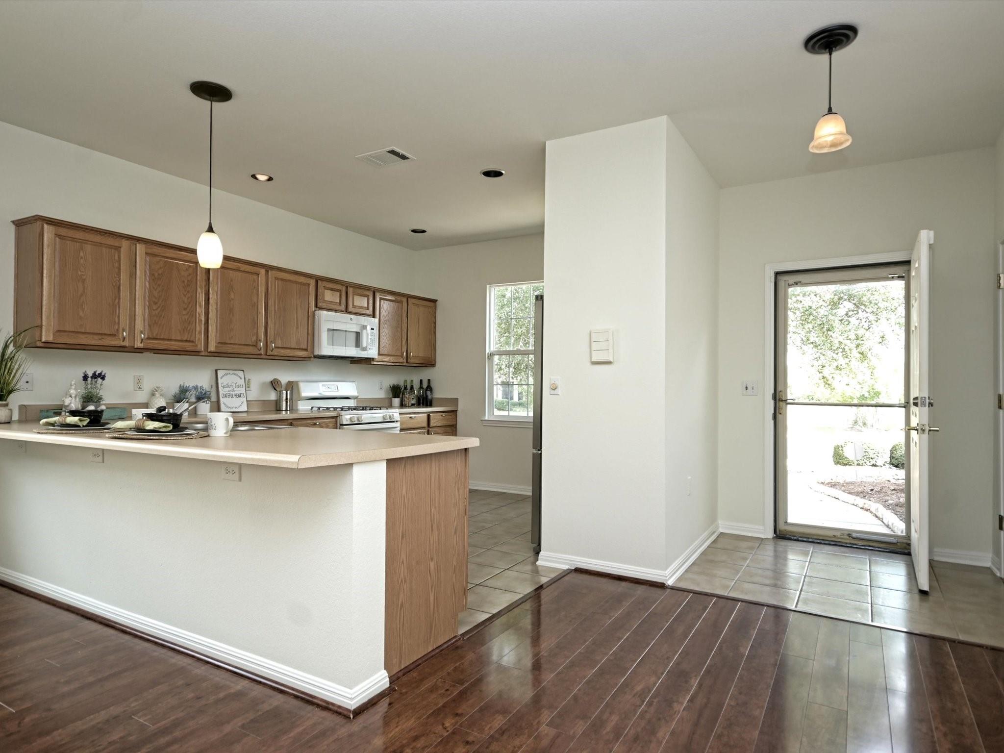 708 Texas Dr Property Photo 3