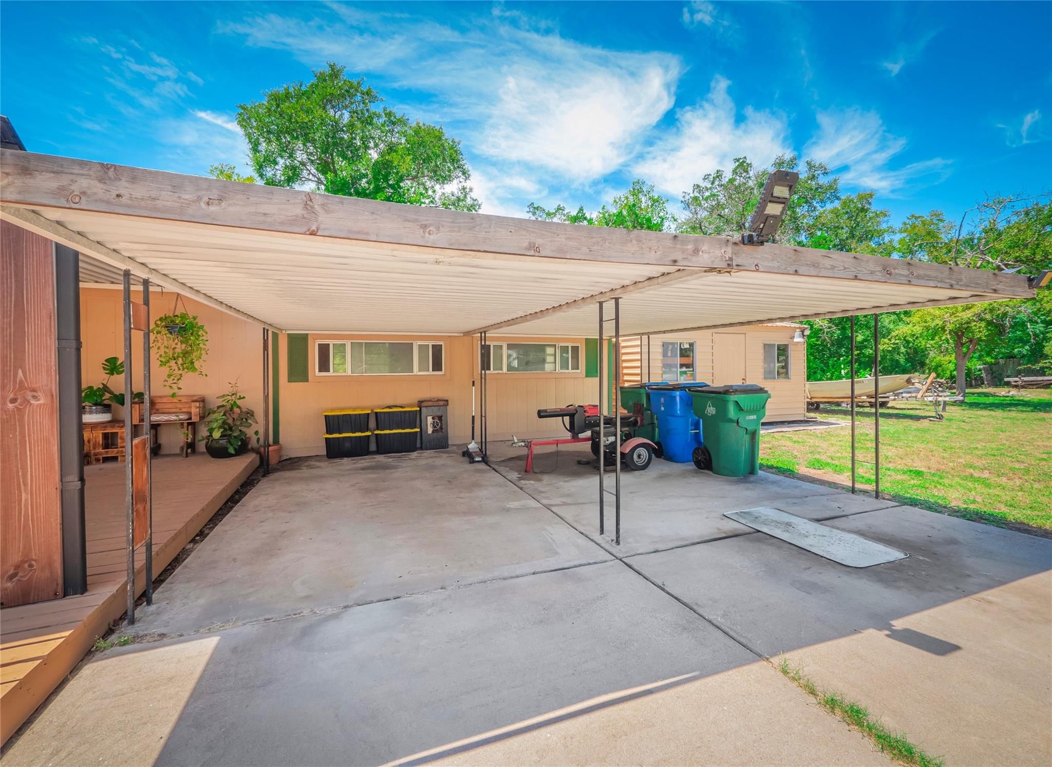 10904 Travis Dr Property Photo 3