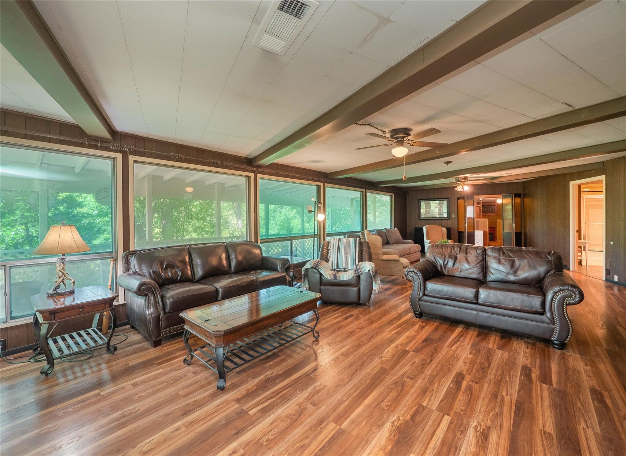10904 Travis Dr Property Photo 5