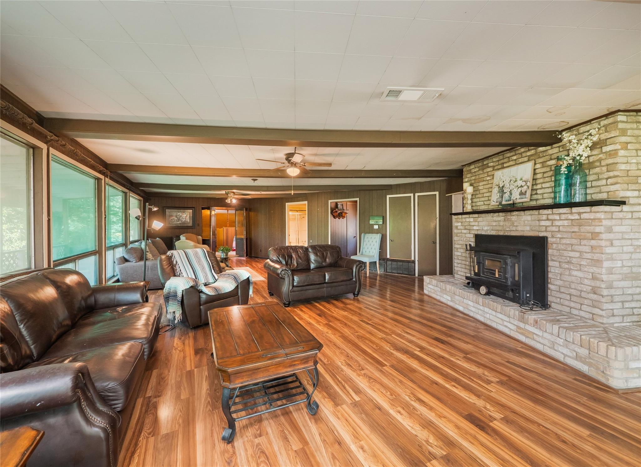 10904 Travis Dr Property Photo 6