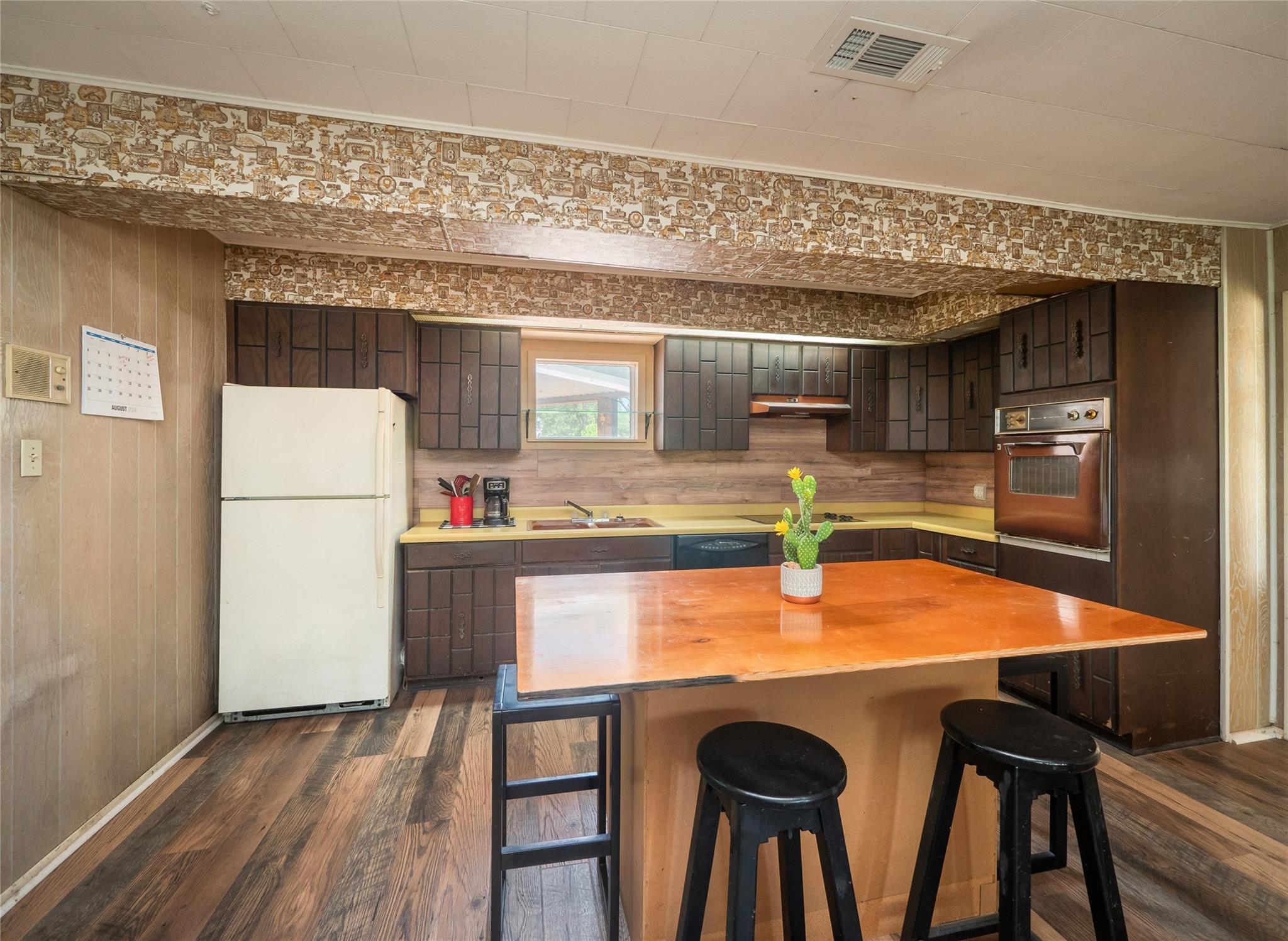 10904 Travis Dr Property Photo 10