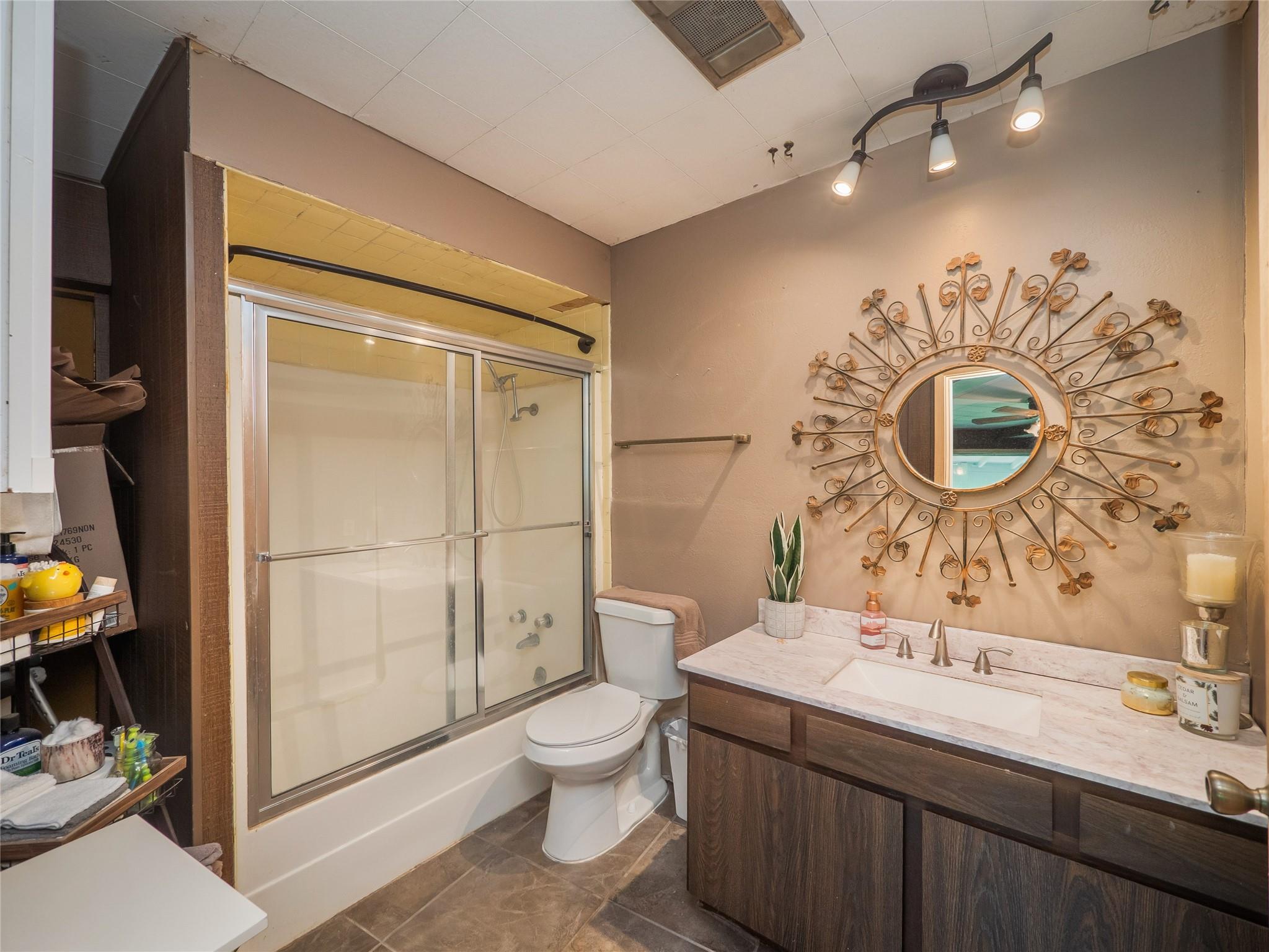 10904 Travis Dr Property Photo 17