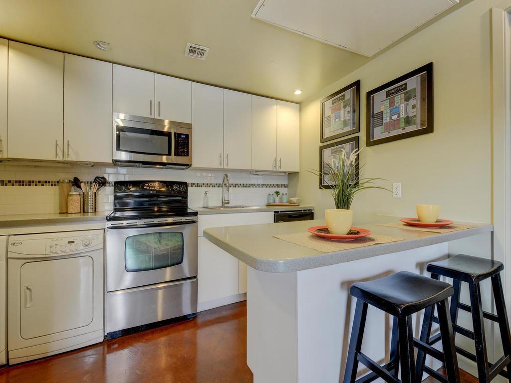 2408 Leon St 207 Property Photo 2
