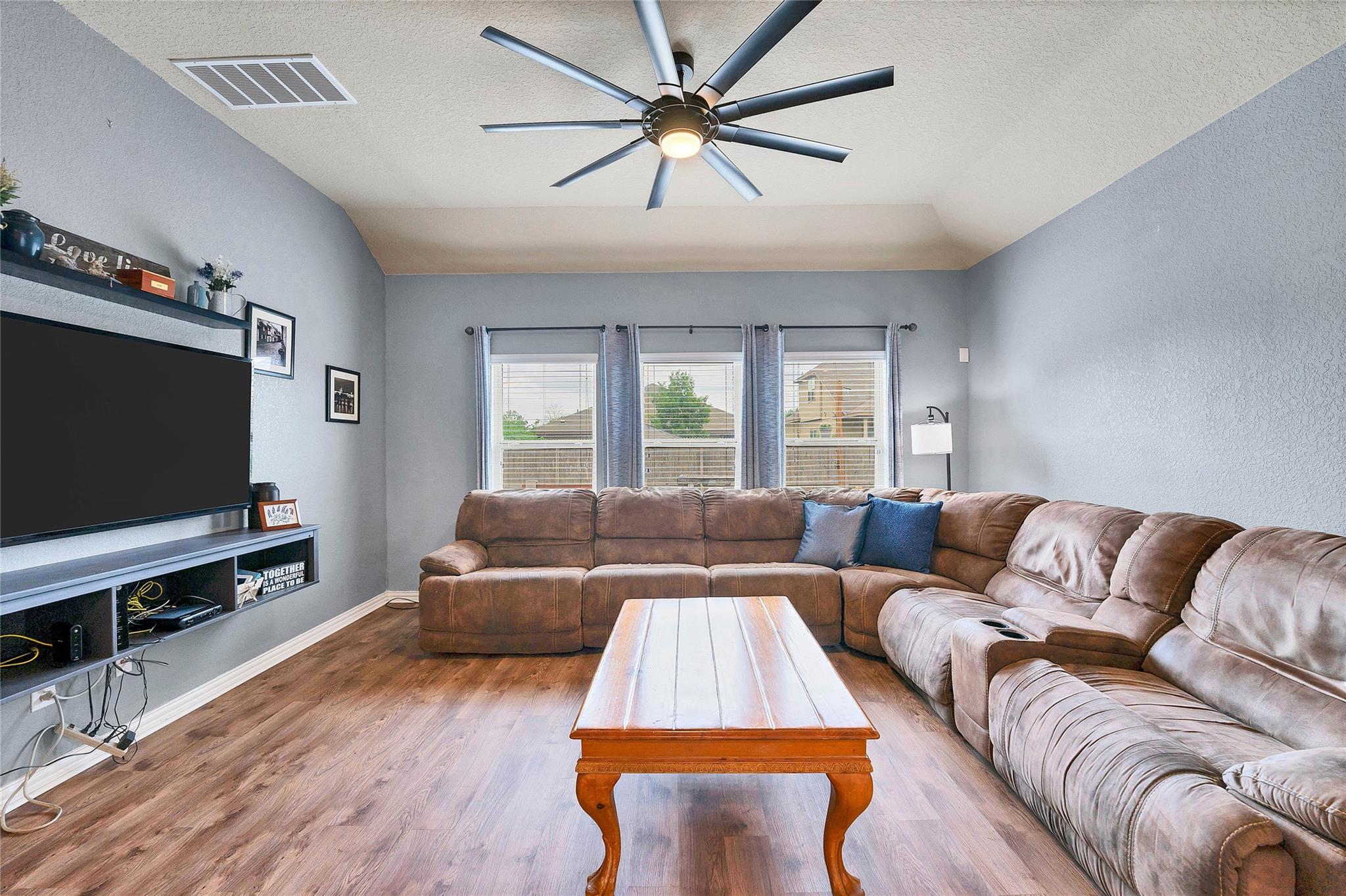 5619 Briar Knl Property Photo 3