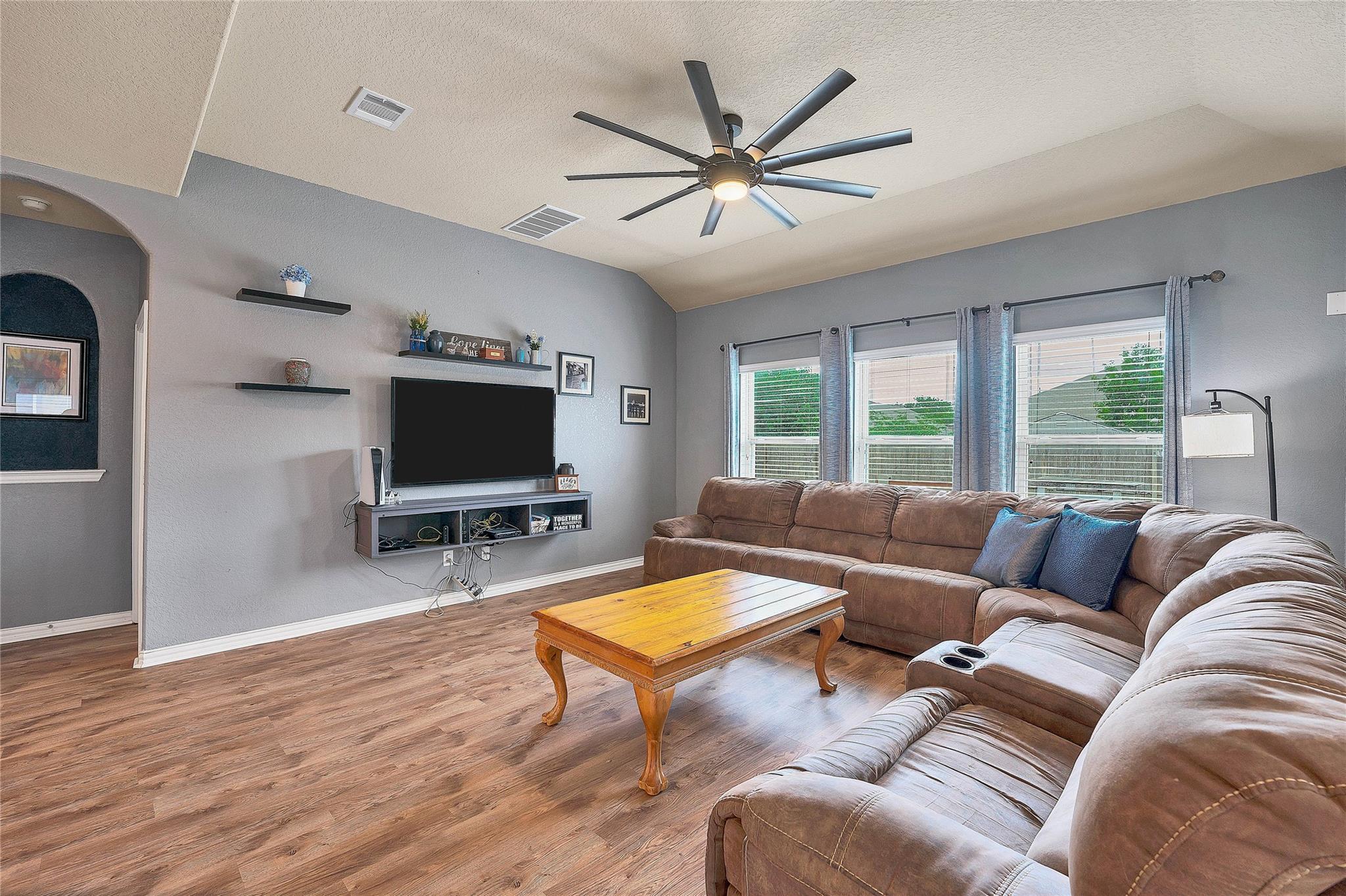 5619 Briar Knl Property Photo 4