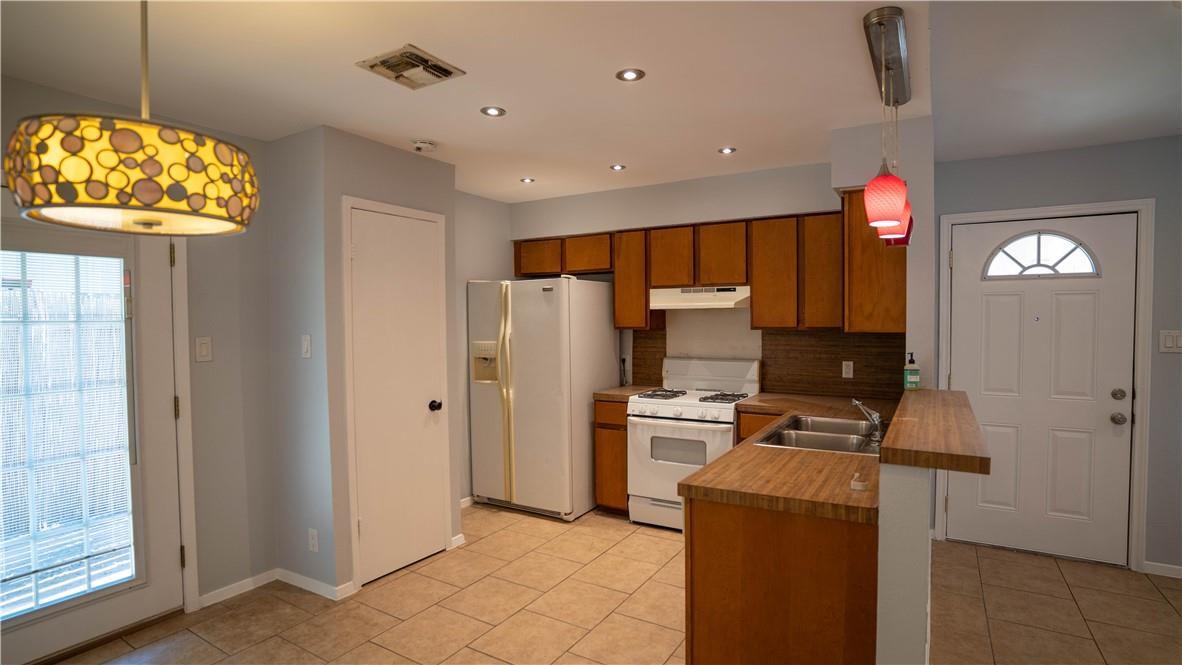 10606 Topperwein Dr B Property Photo 4