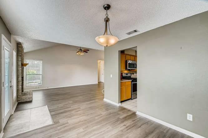 2201 Warfield Way Property Photo 5