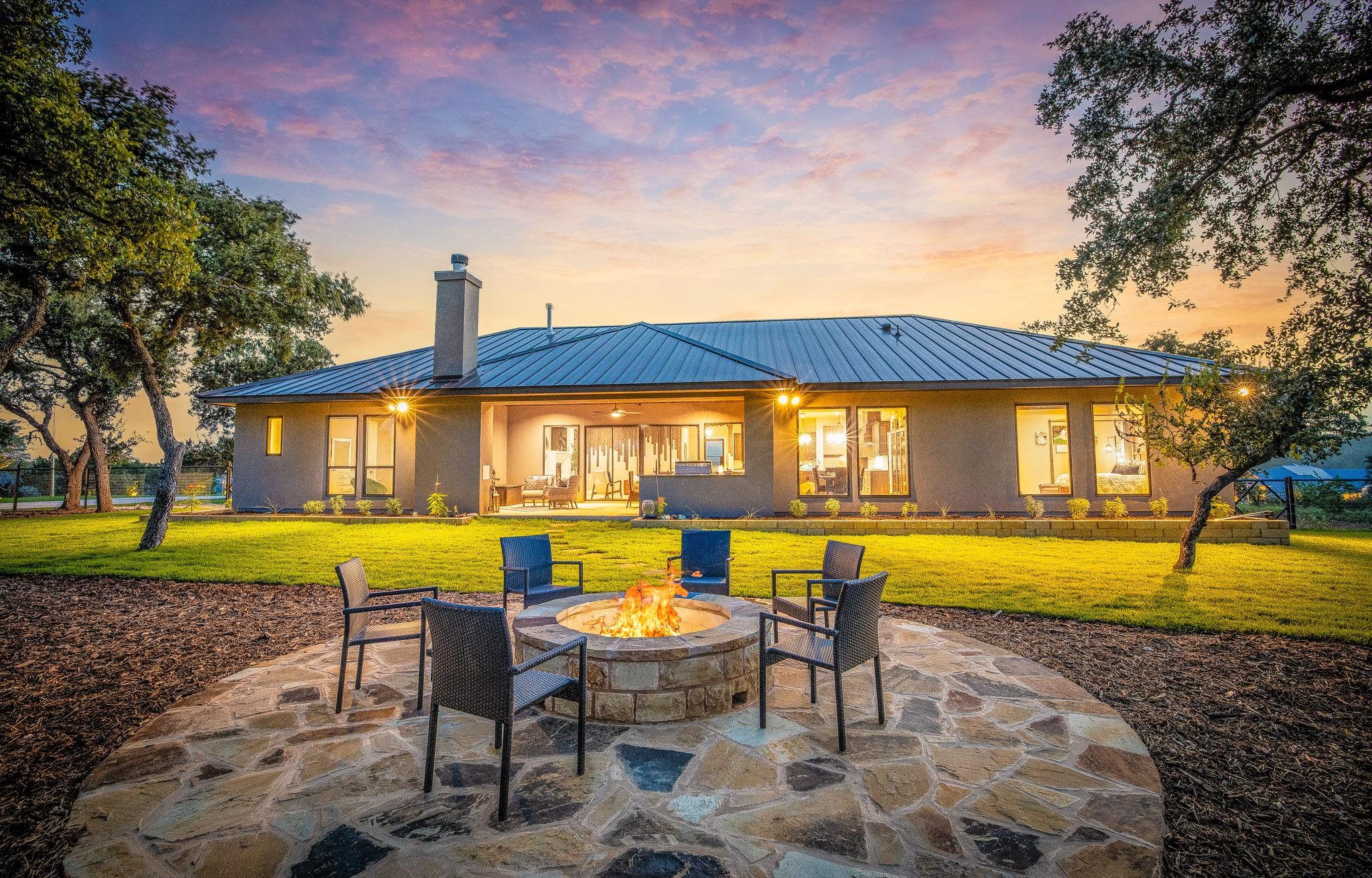 1538 Circolare Property Photo 4