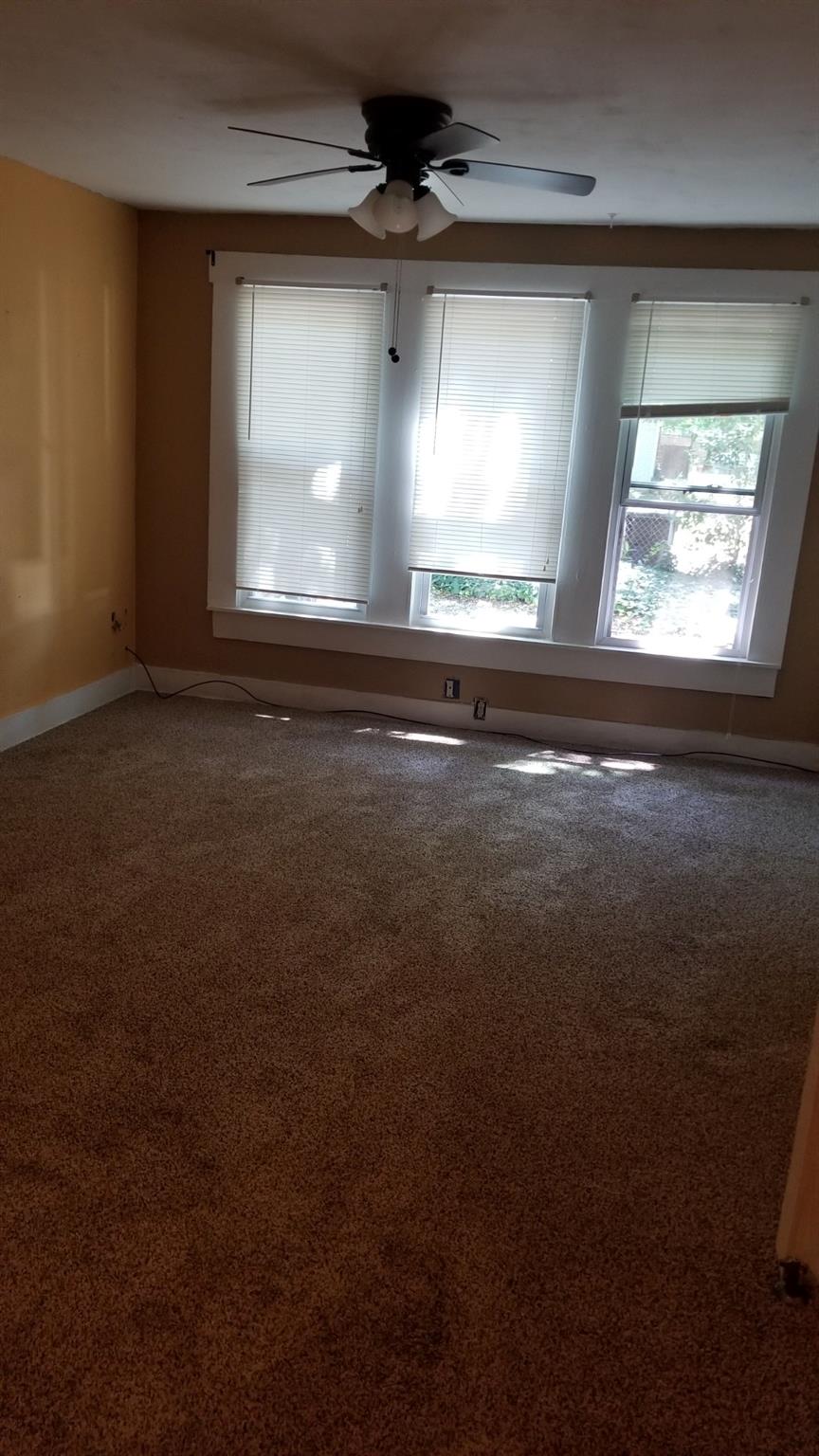1387 E Market St Property Photo 8