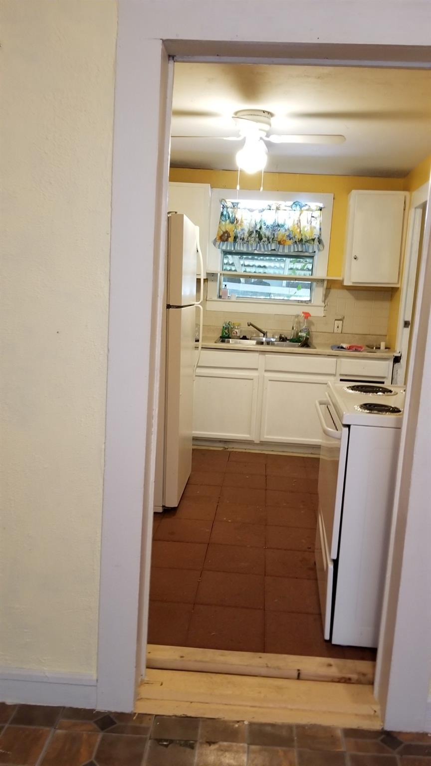 1387 E Market St Property Photo 9