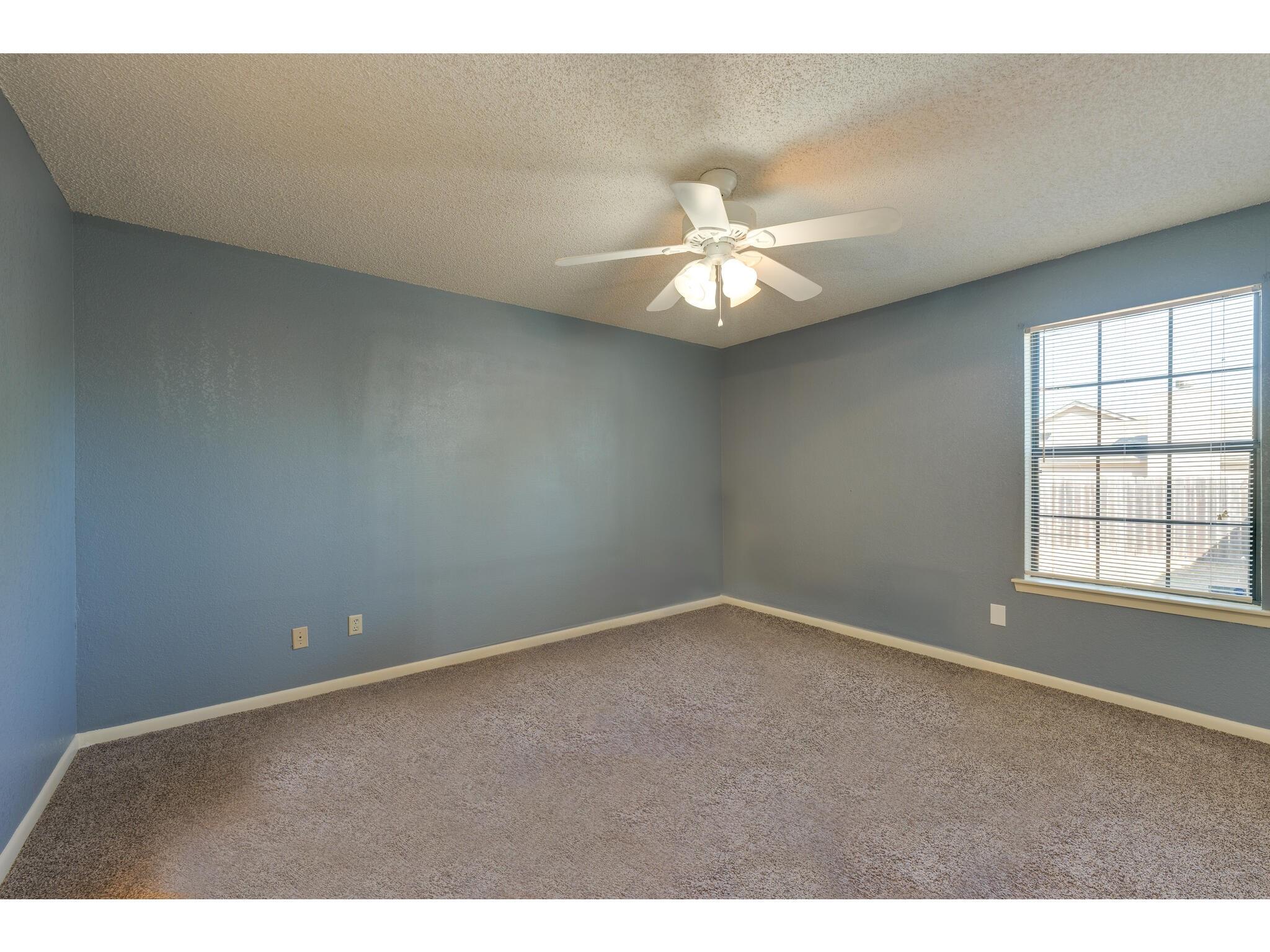 838 Pine Ln Property Photo 3