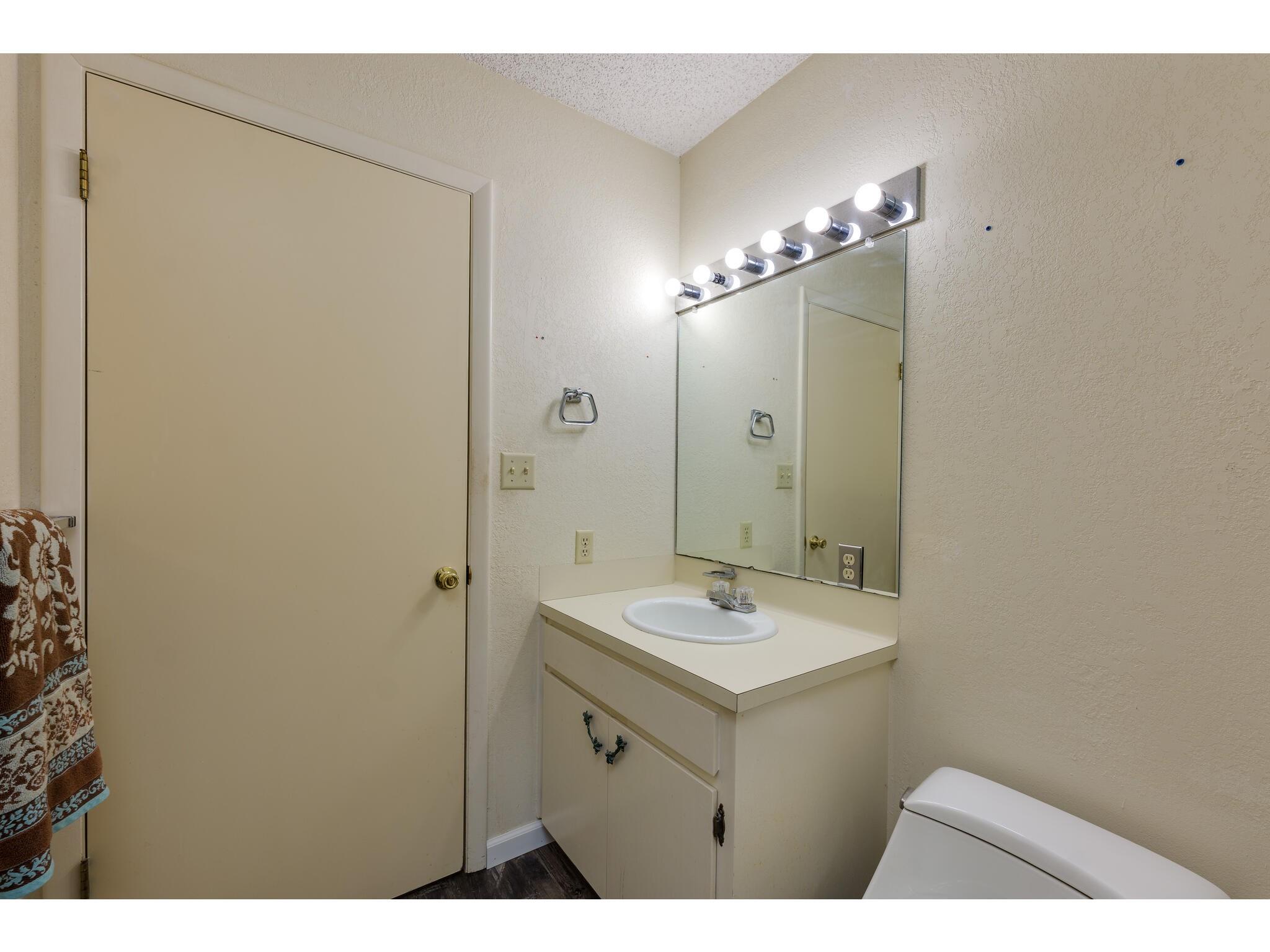 838 Pine Ln Property Photo 8
