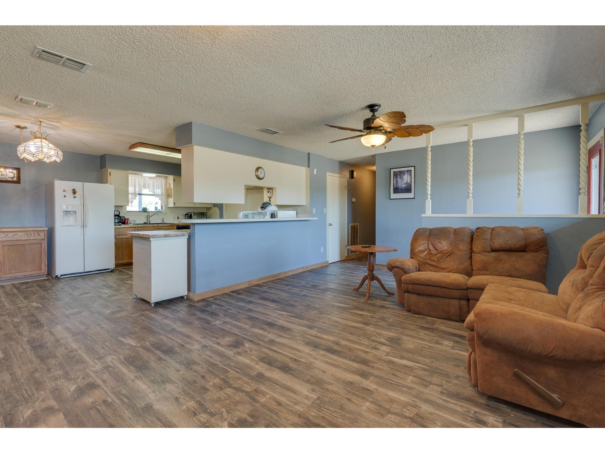 838 Pine Ln Property Photo 11