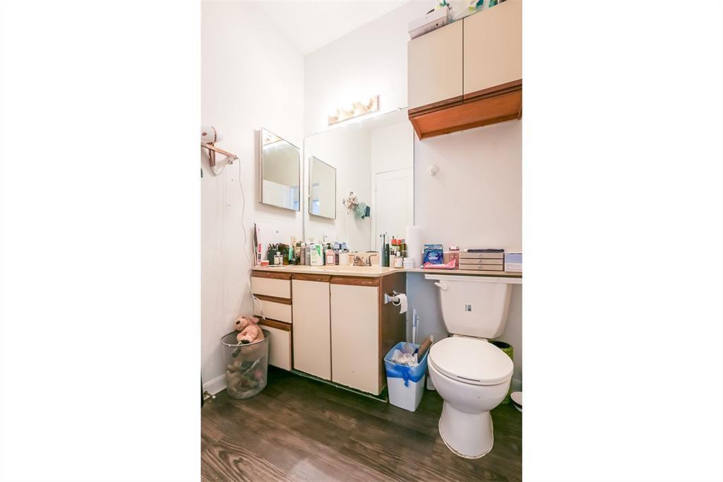 912 W 22nd St 201 Property Photo 14