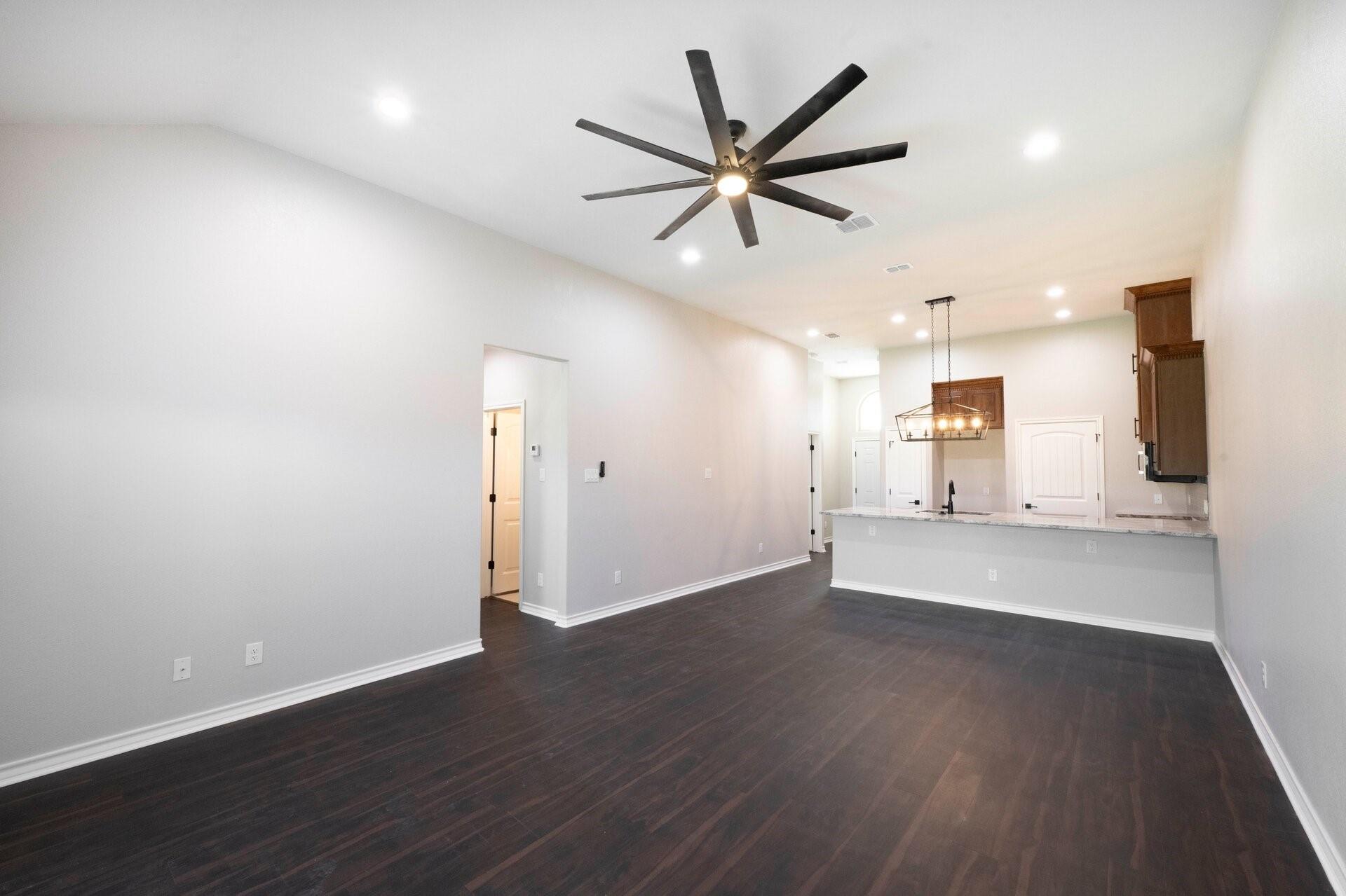 301 Navarro Way Property Photo 10
